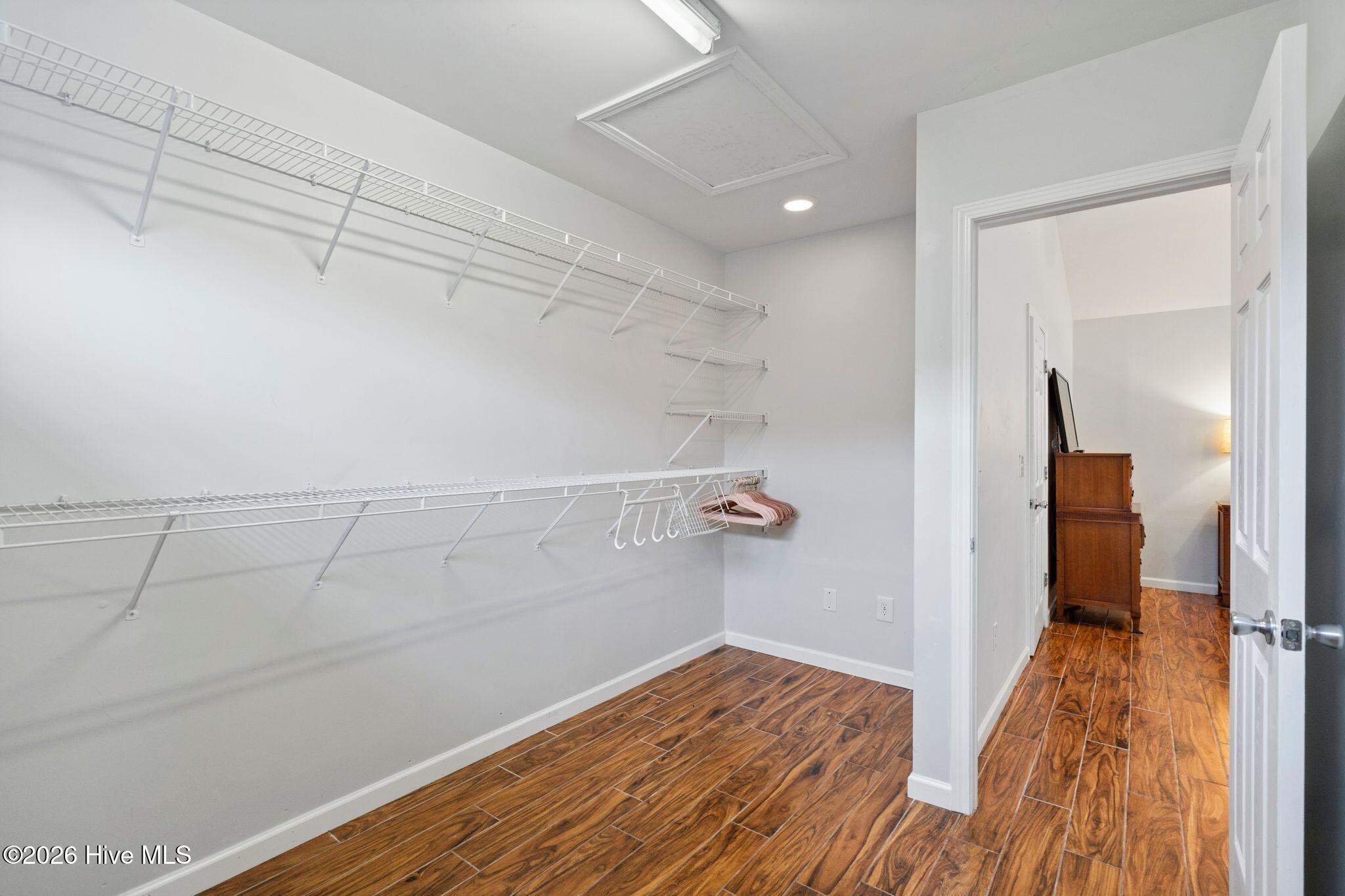 100557294 | Photo 31