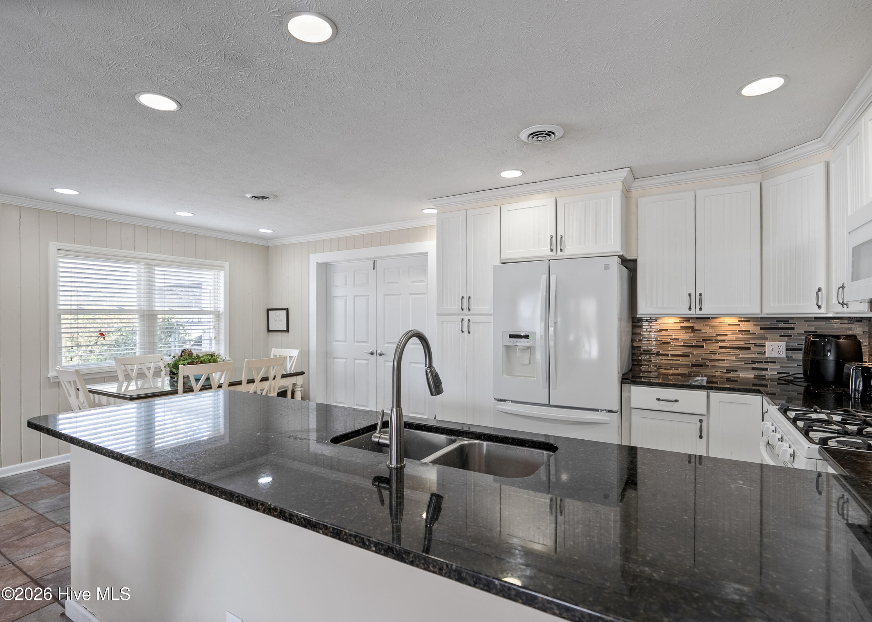 100557025 | Photo 13