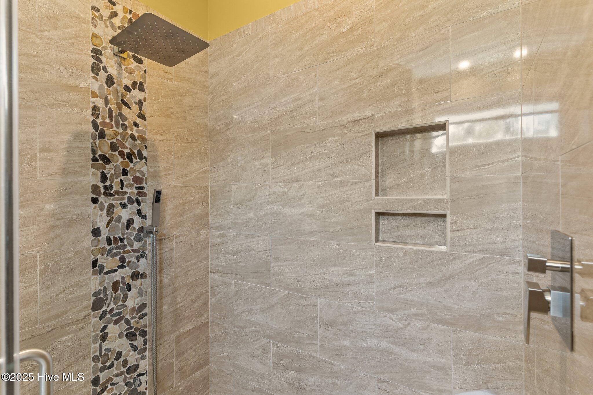 100510786 | Photo 44