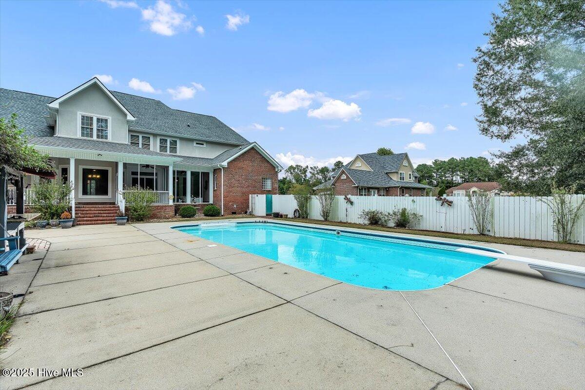 100534566 | Photo 92