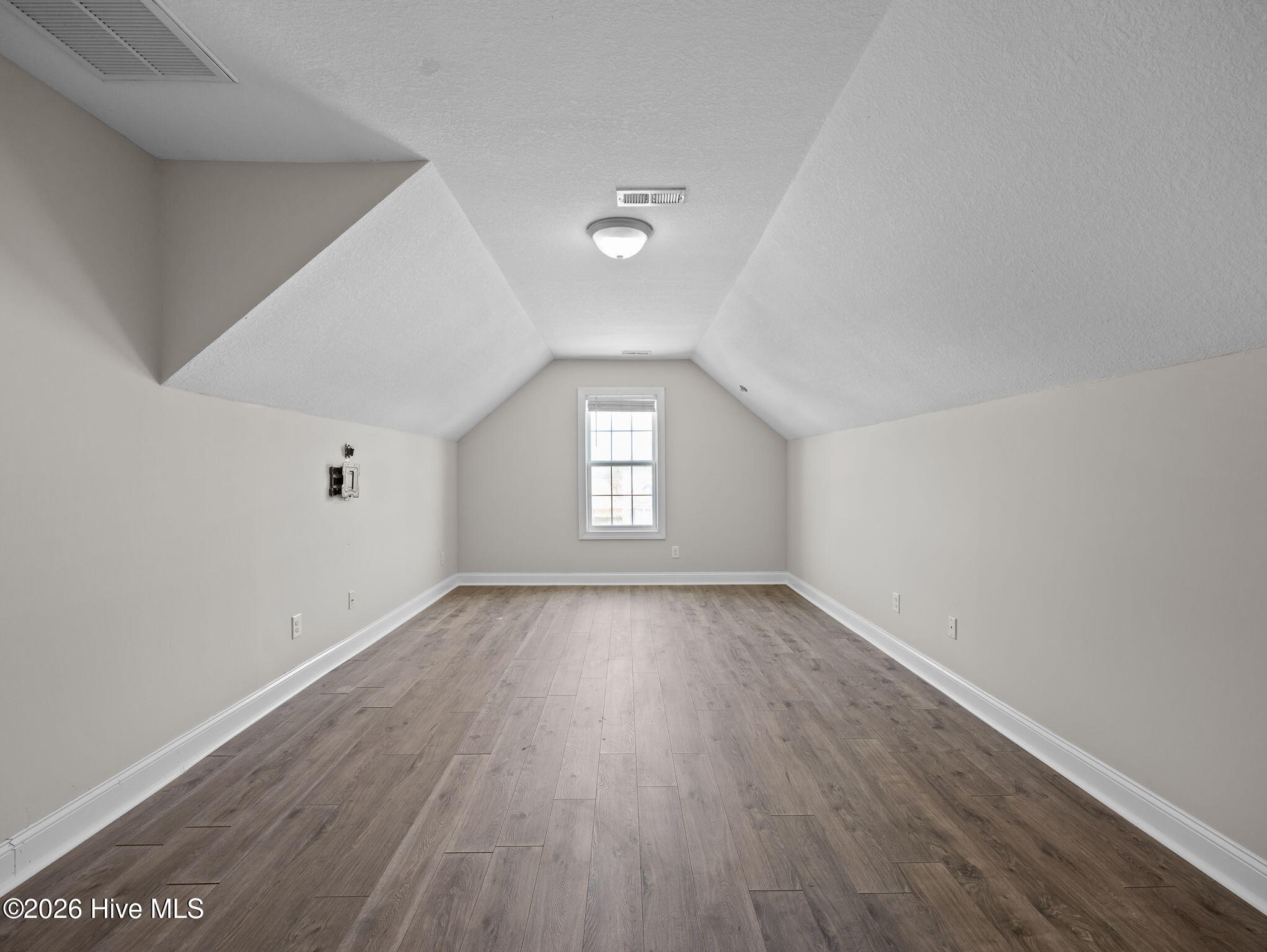 100568078 | Photo 31