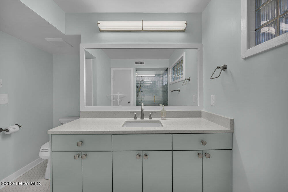 100566838 | Photo 22