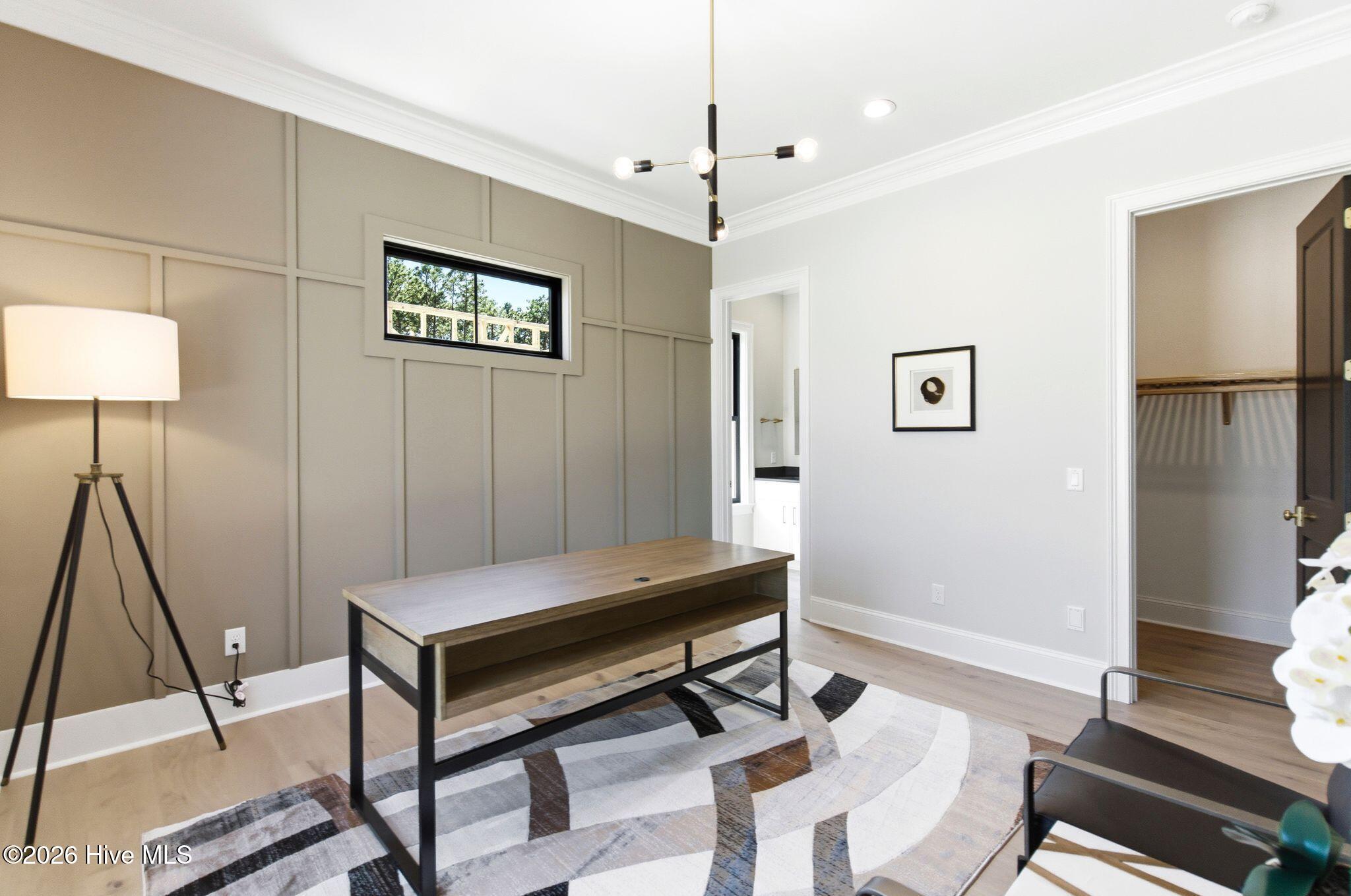 100570119 | Photo 51