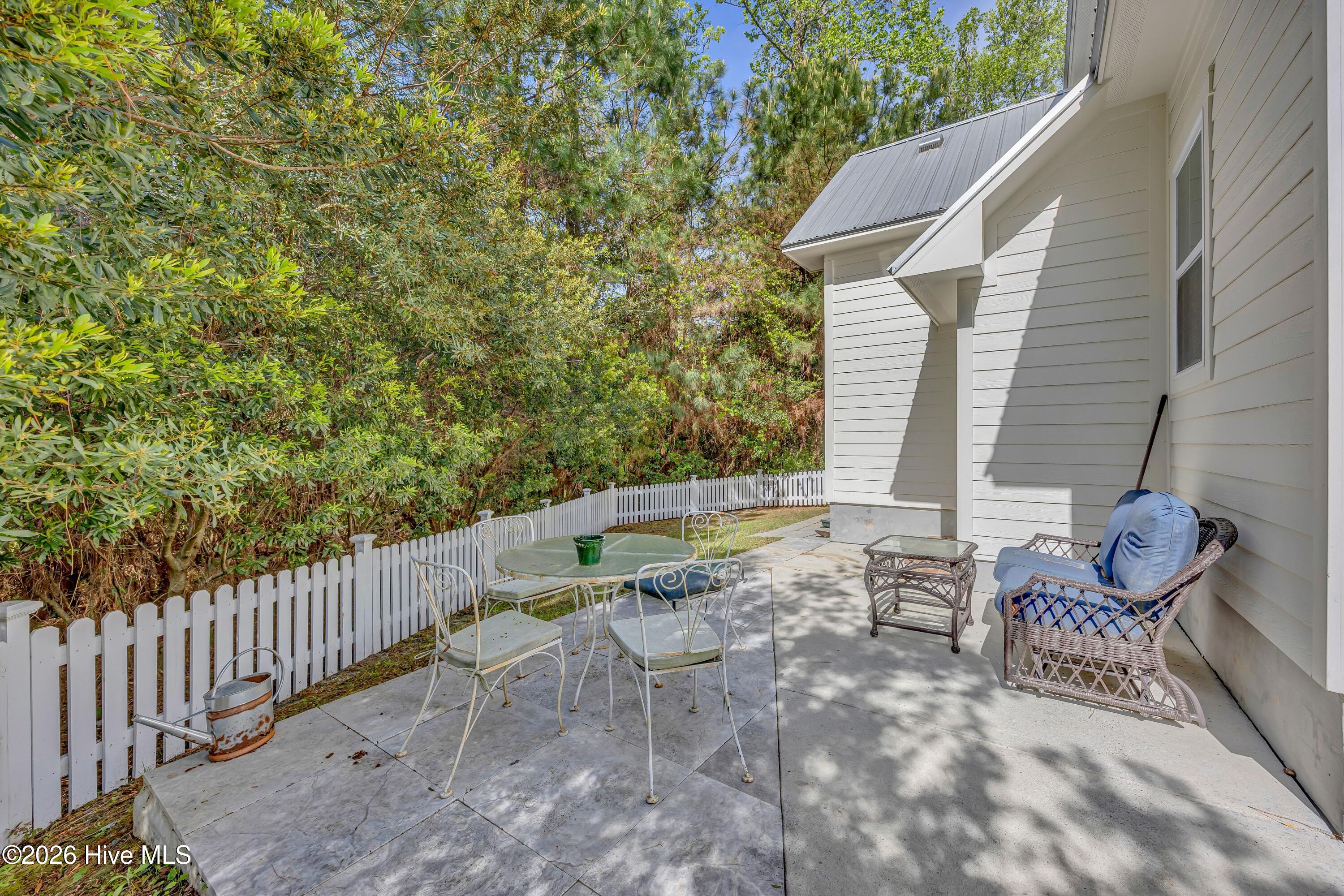 100567023 | Photo 24