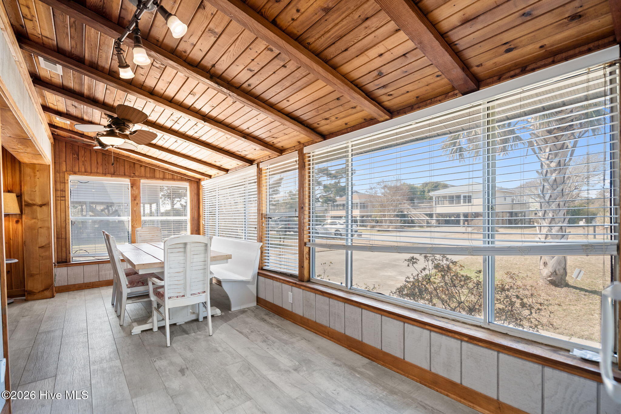 100545897 | Photo 17