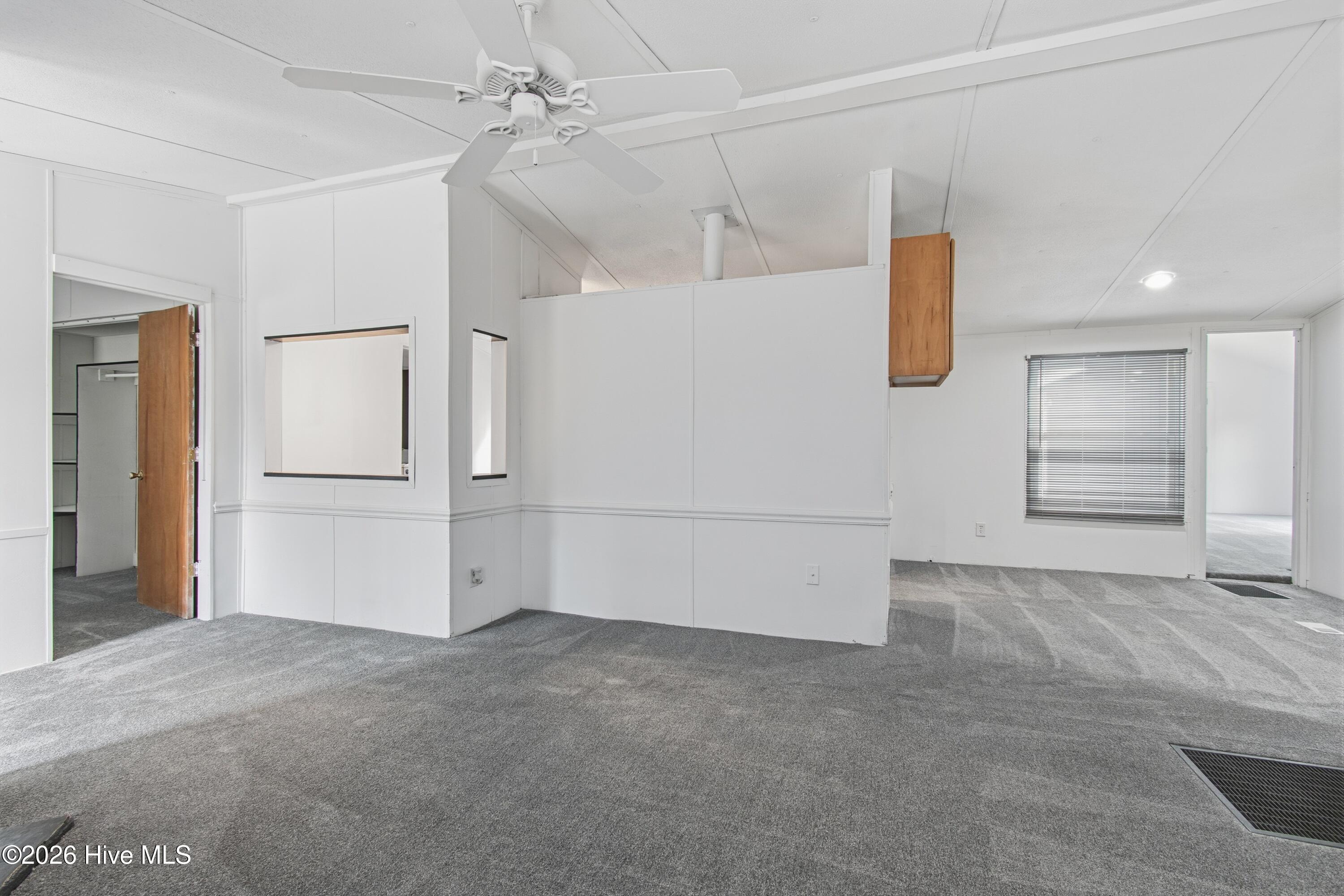 100553842 | Photo 12