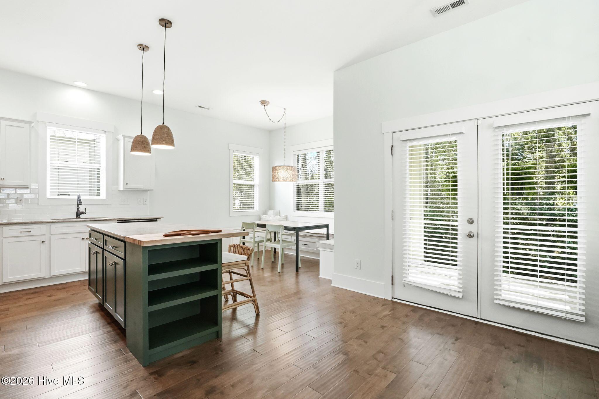 100565220 | Photo 24