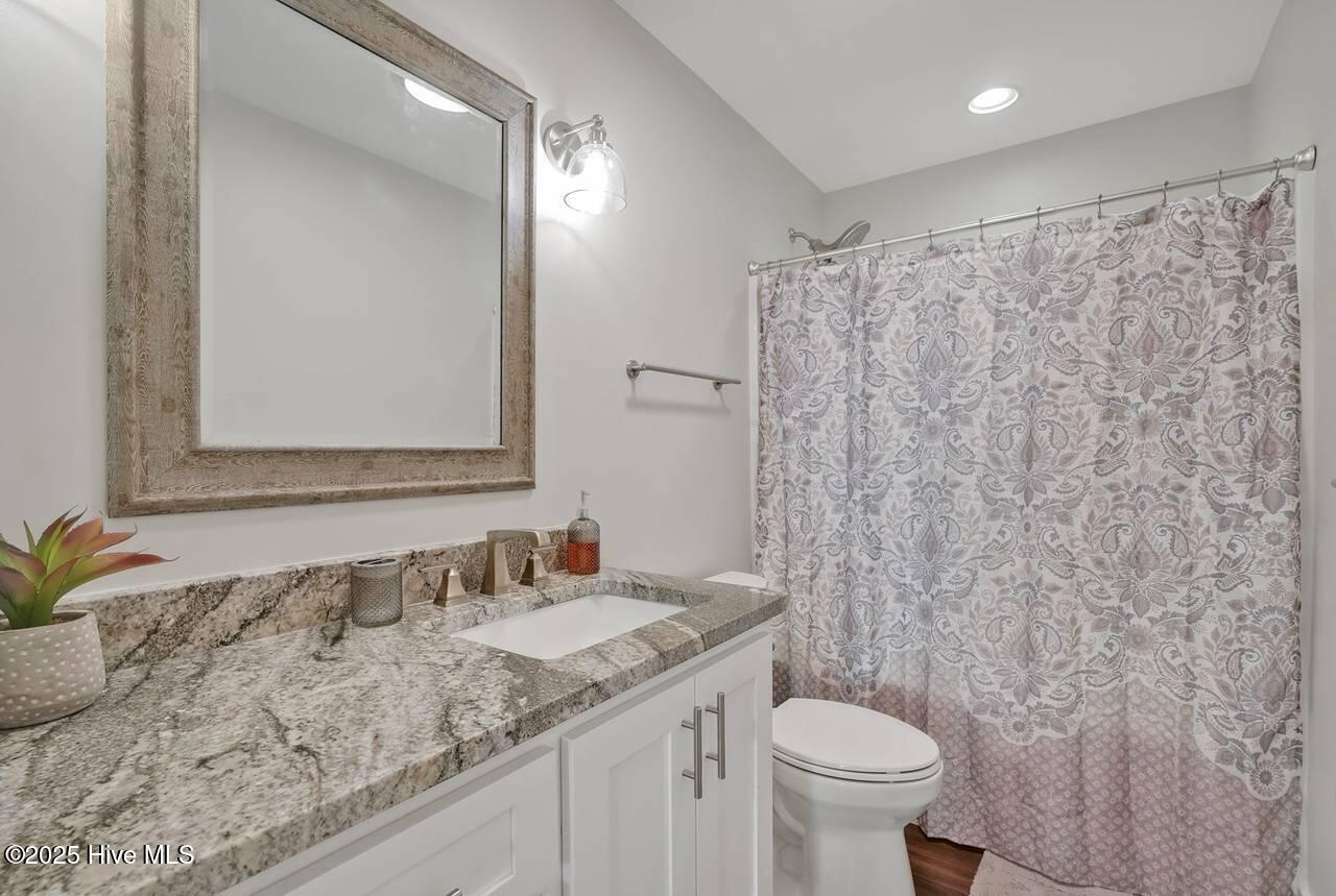 100484000 | Photo 29