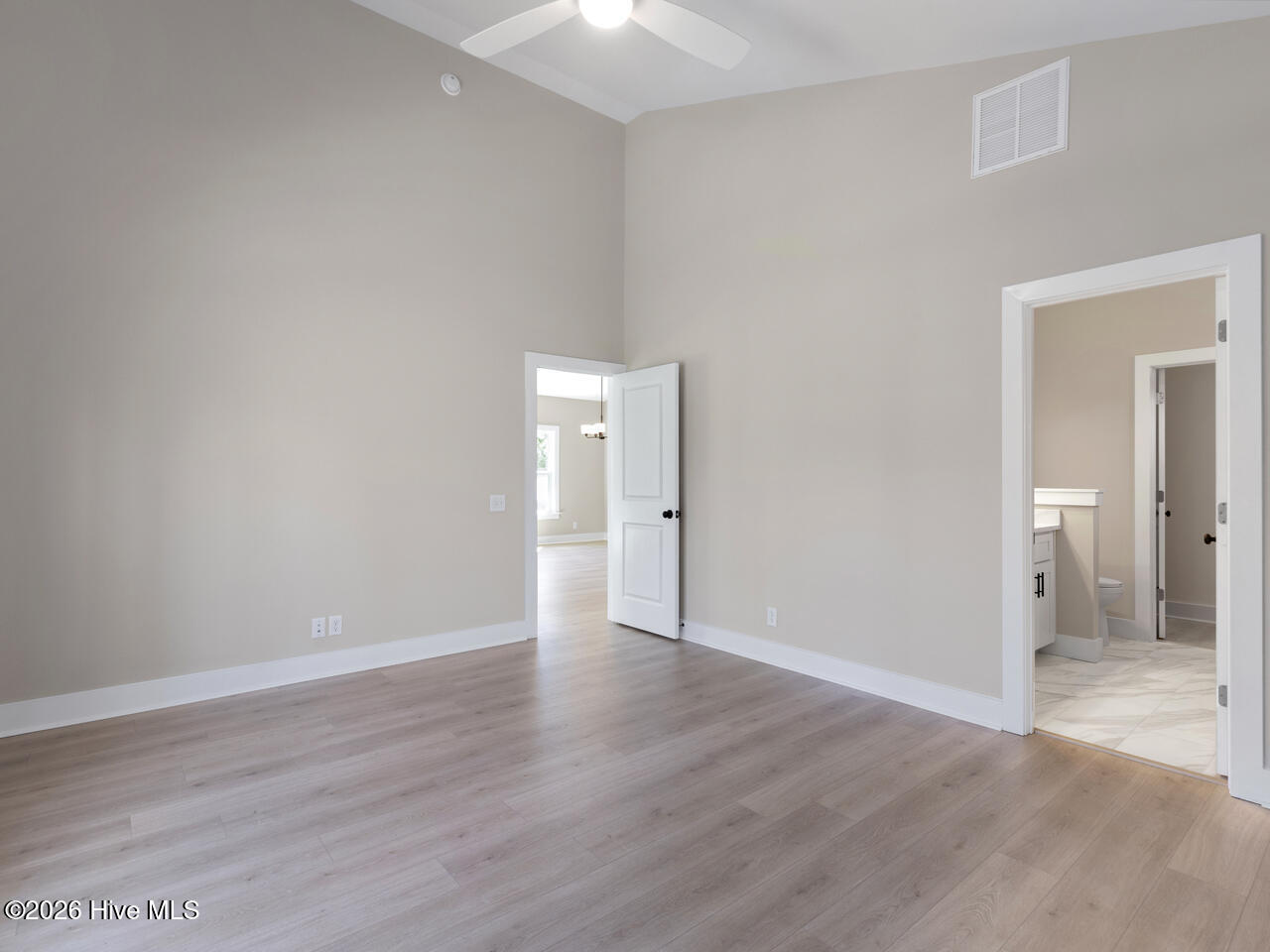 100565274 | Photo 17