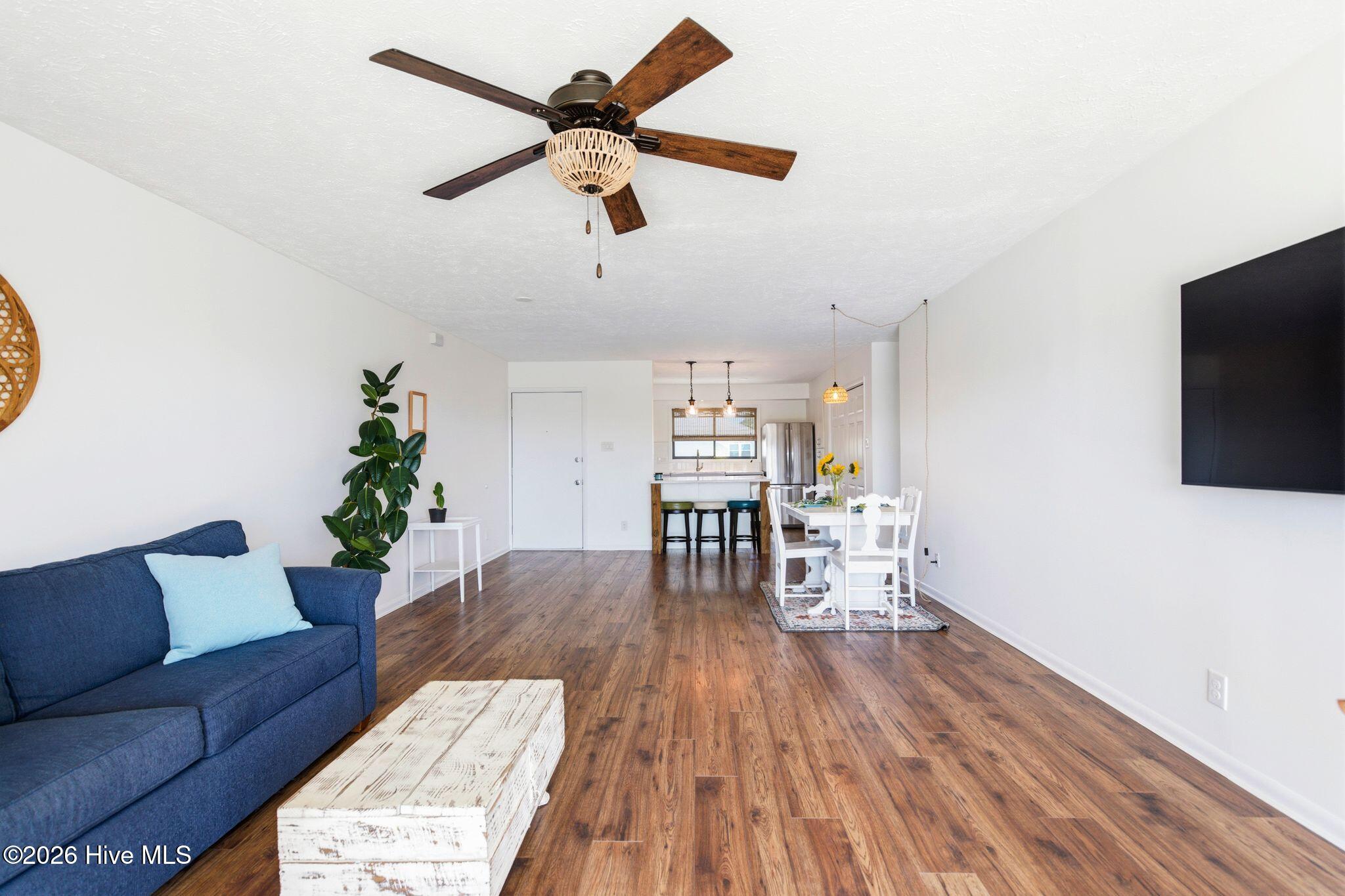 100568885 | Photo 17