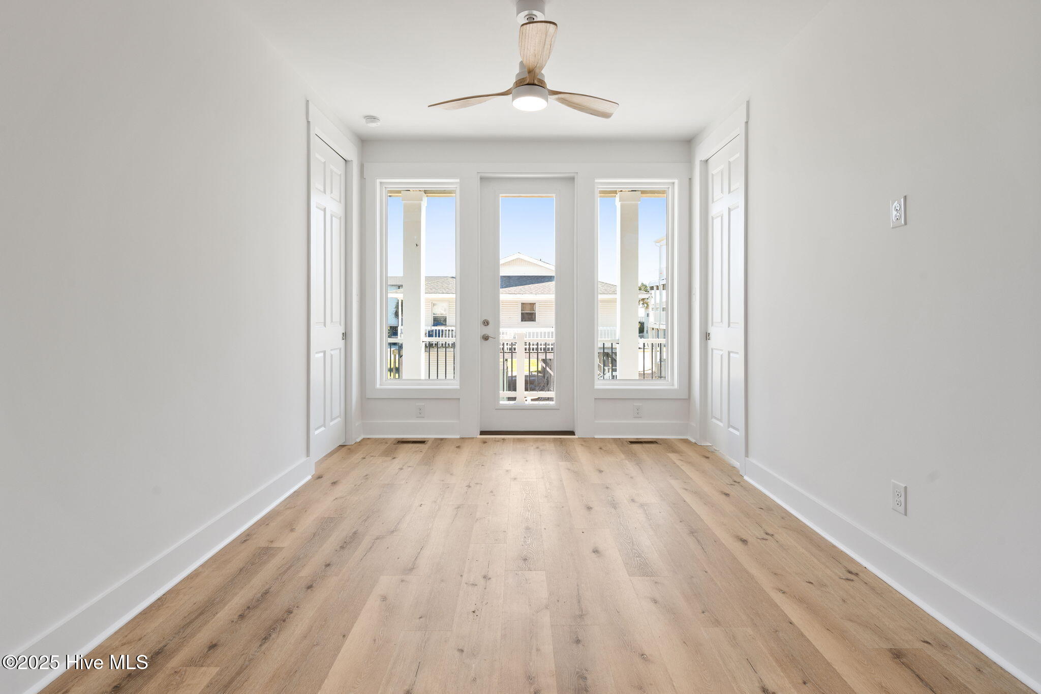 100525403 | Photo 26