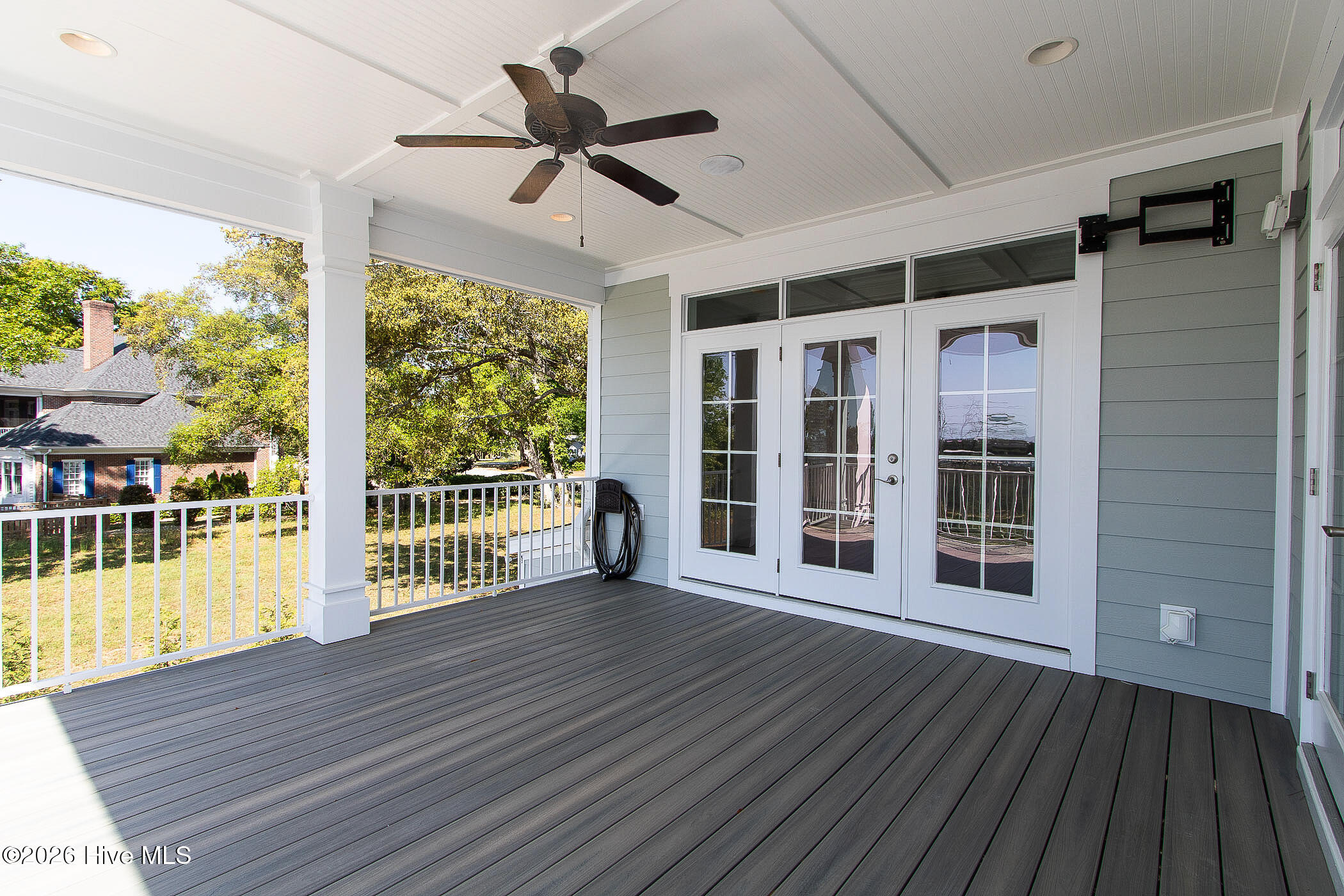 100568588 | Photo 71