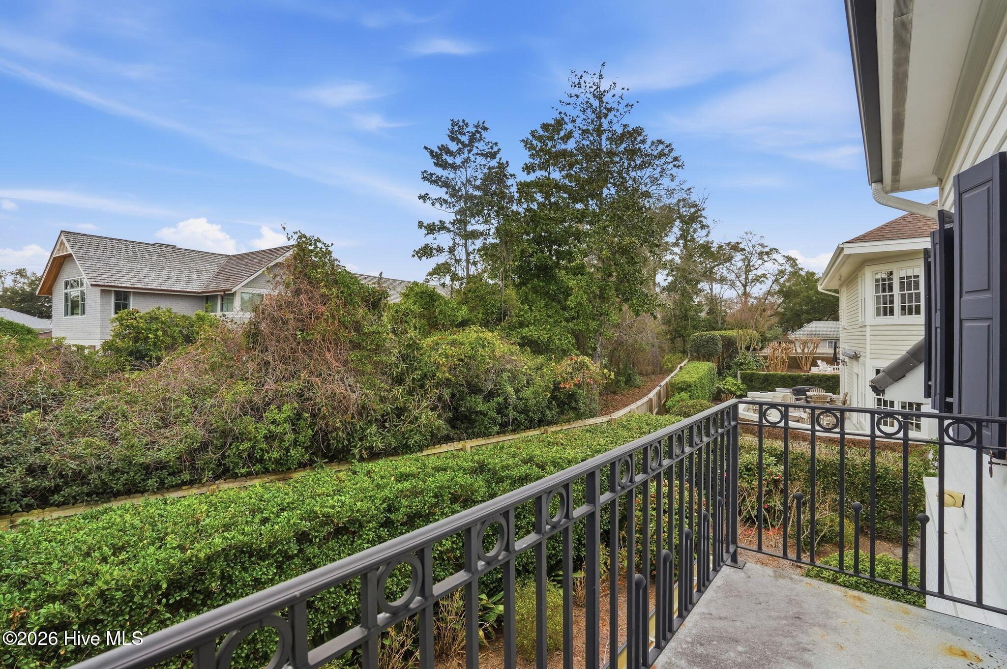 100556046 | Photo 92