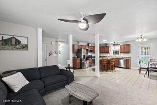 100552860 | Photo 10