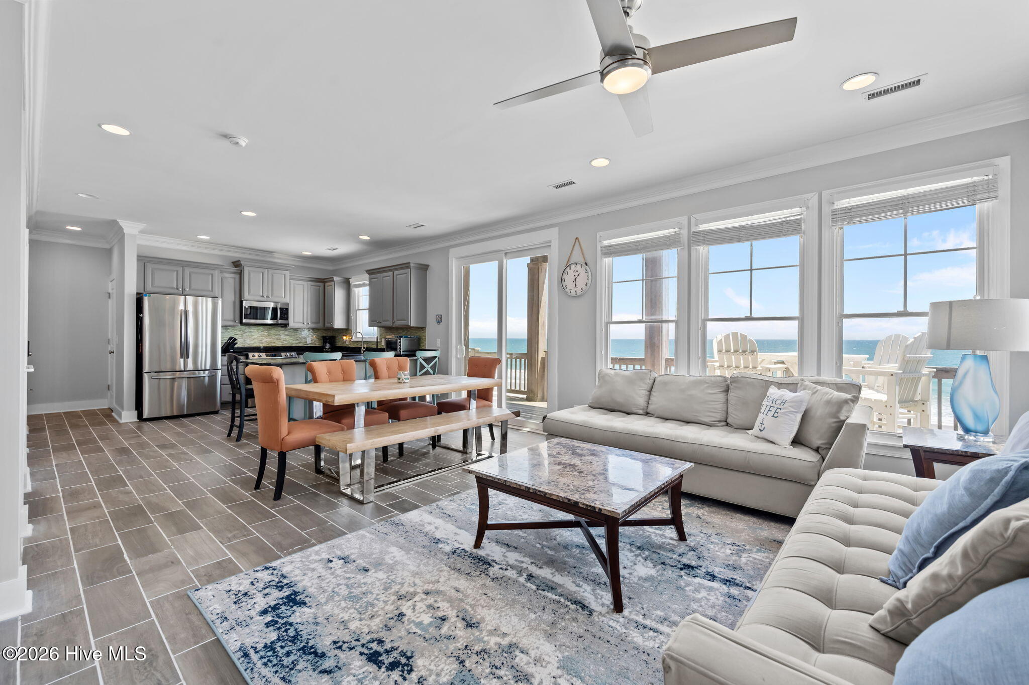 100570241 | Photo 35