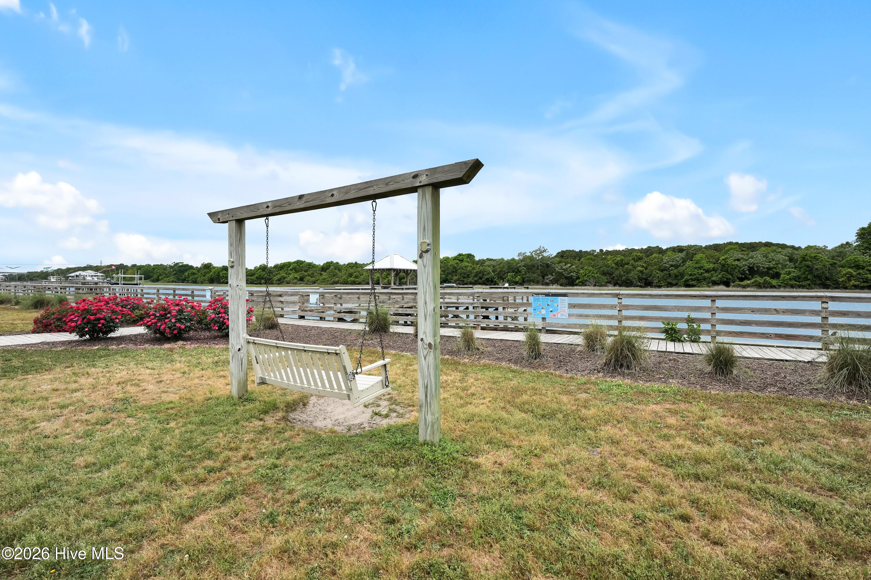 100570261 | Photo 43