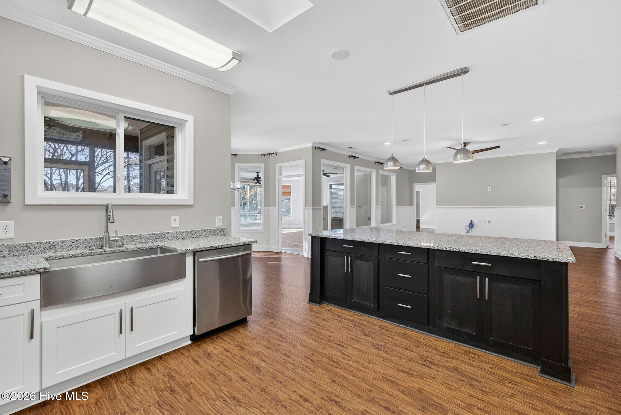 100549331 | Photo 34