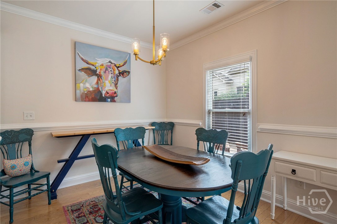 Breakfast Area – Charming breakfast area and break