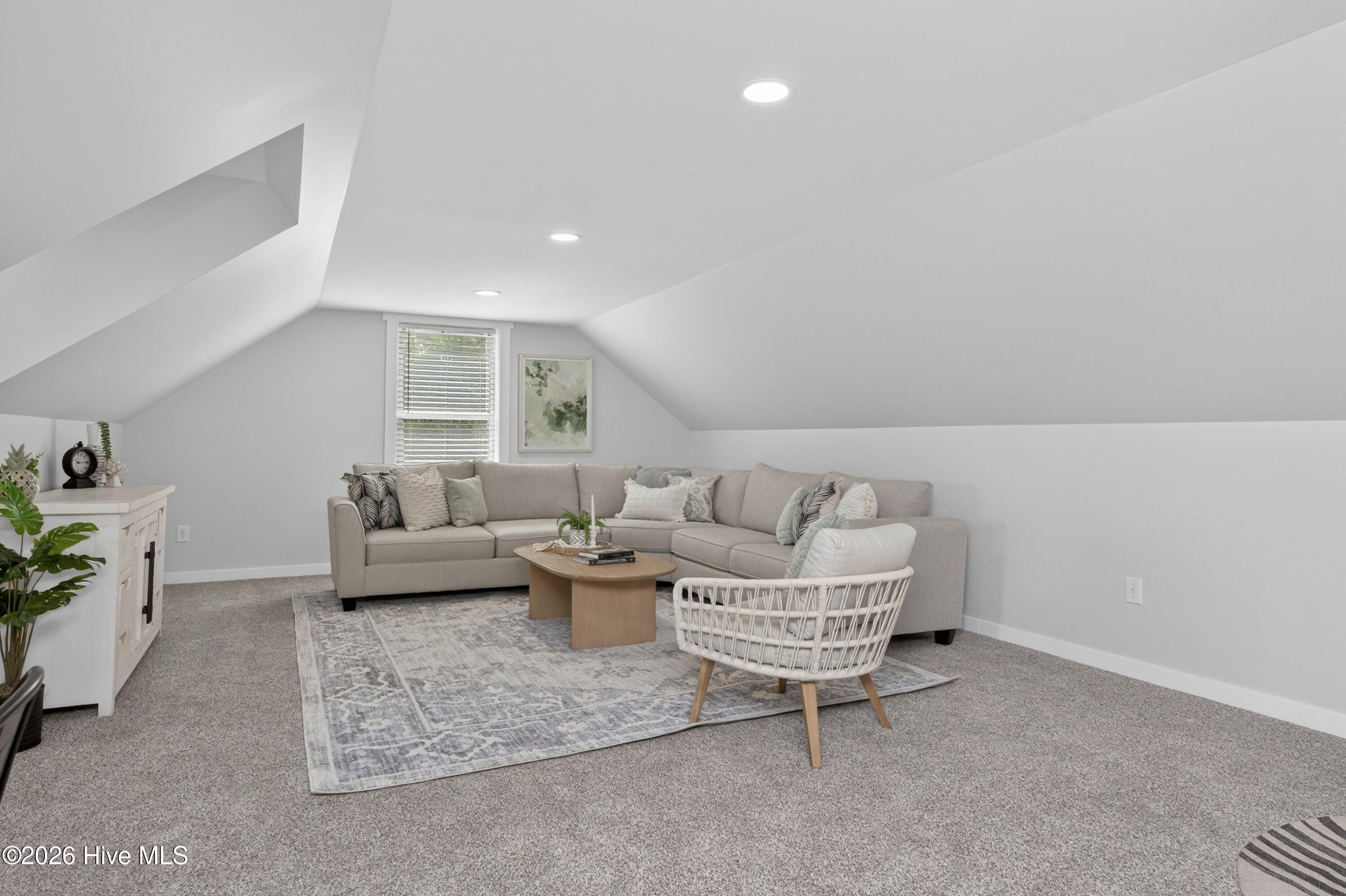 100567047 | Photo 33