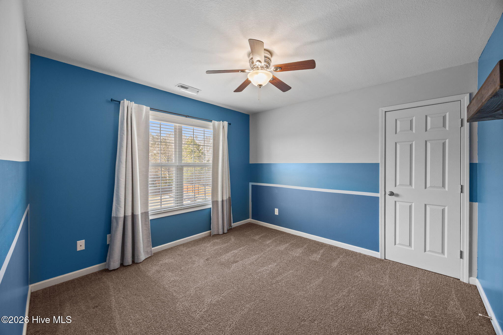 100558260 | Photo 33