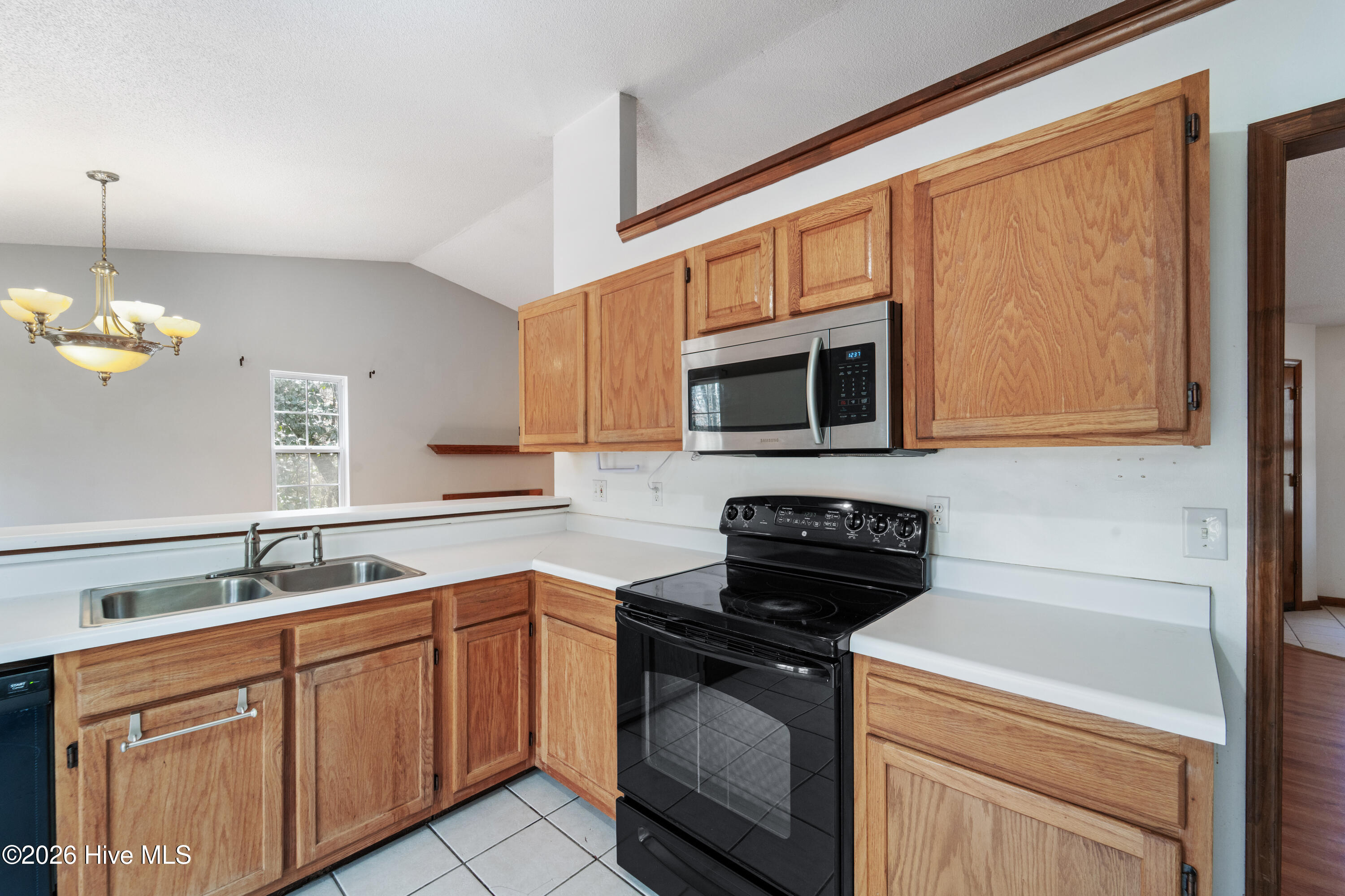 100557968 | Photo 29