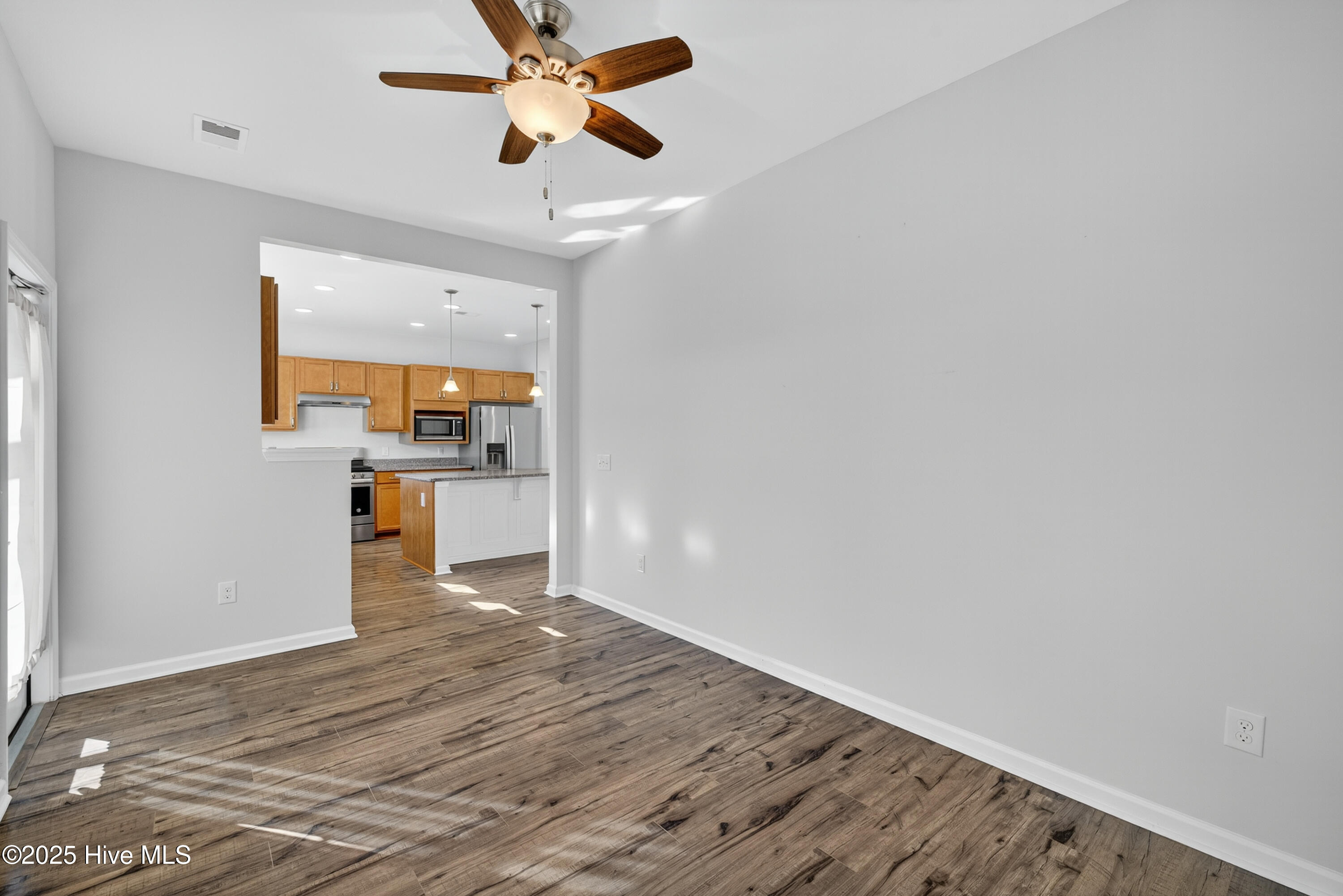 100541390 | Photo 13