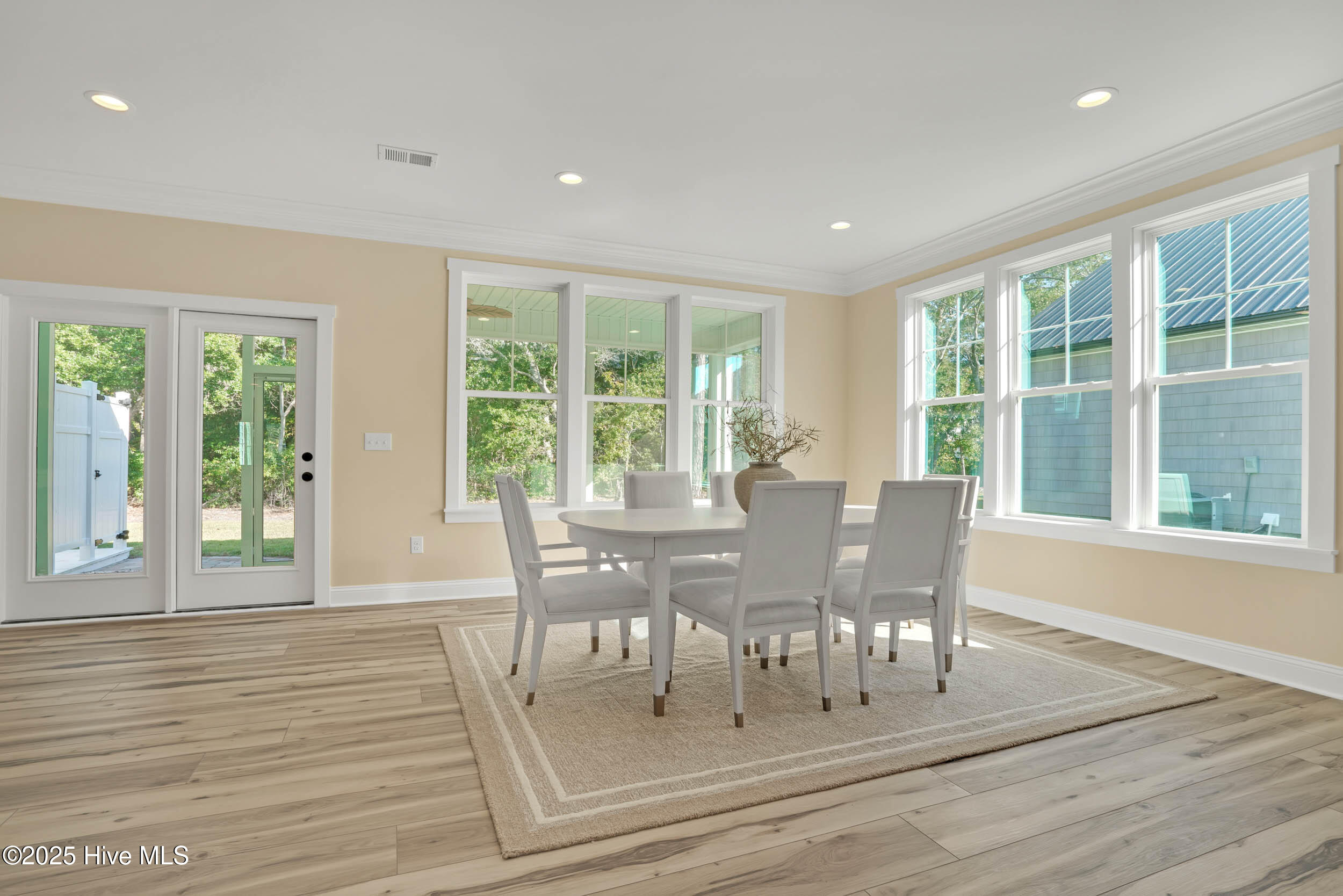 100460470 | Photo 26