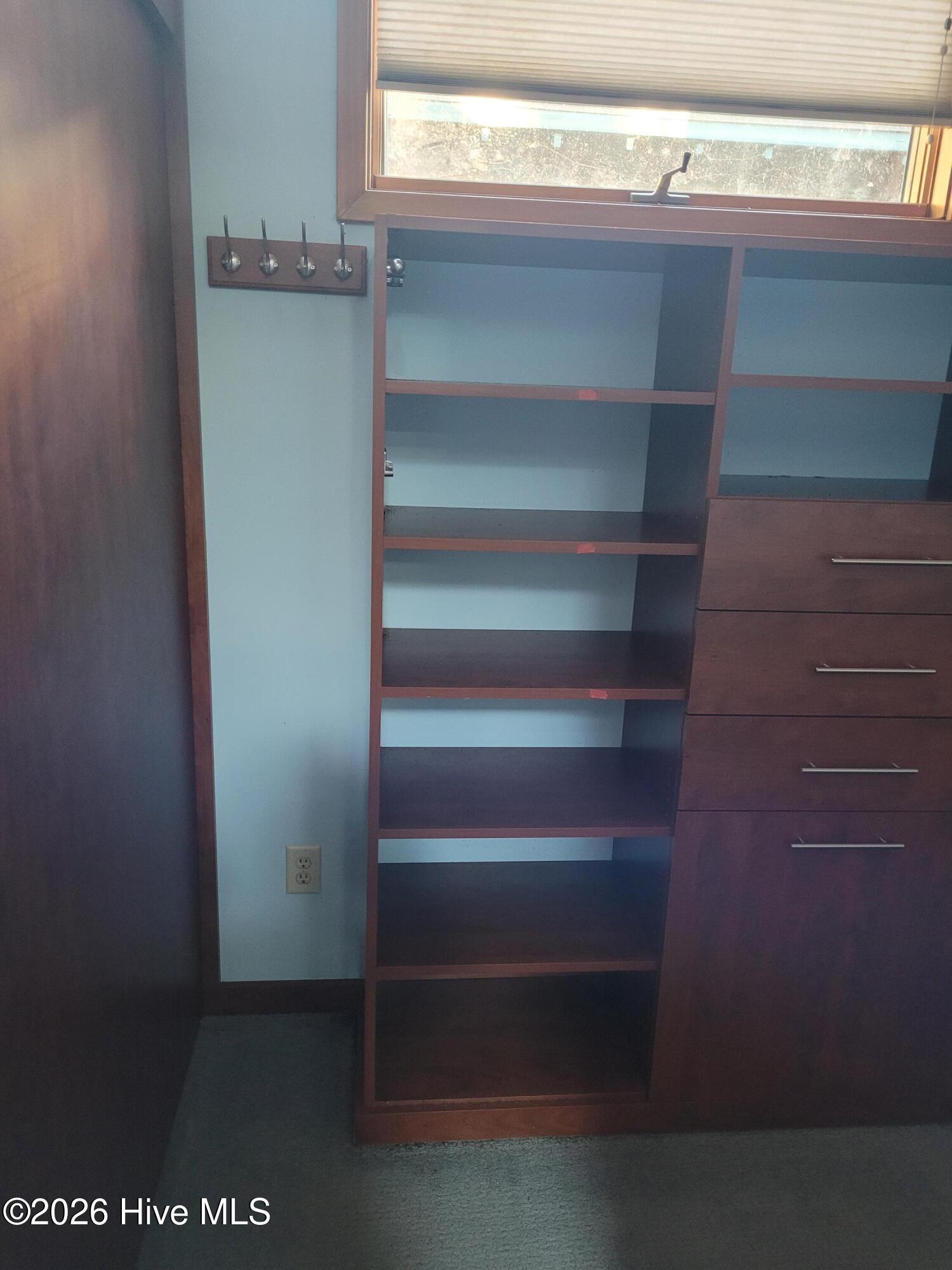 100549225 | Photo 21