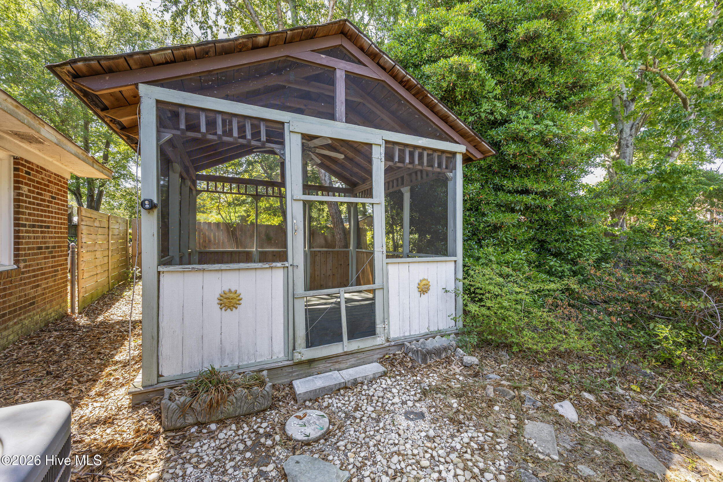 100569025 | Photo 35