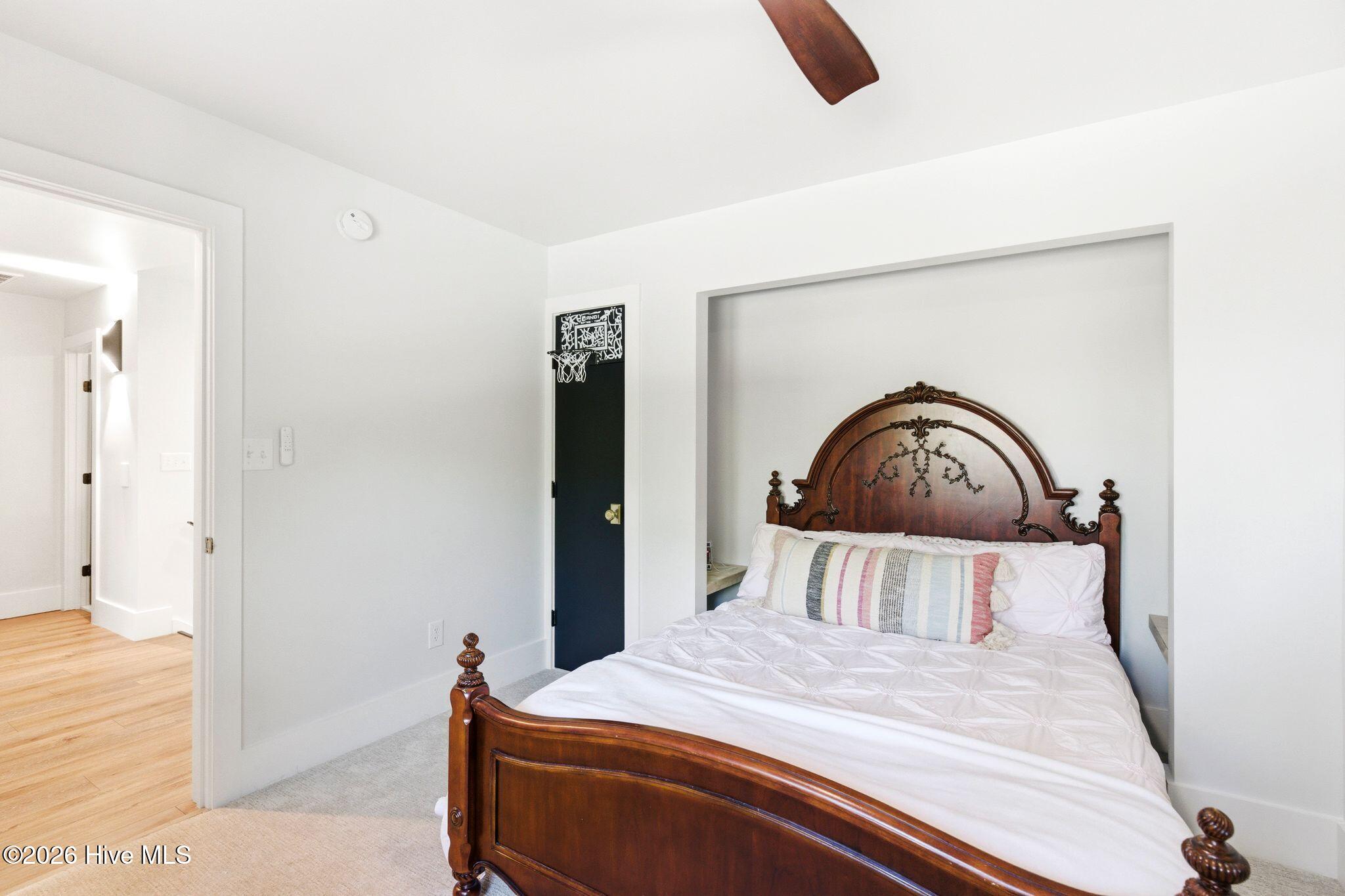 100568012 | Photo 69