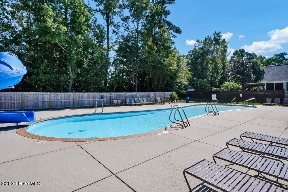 100555857 | Photo 75