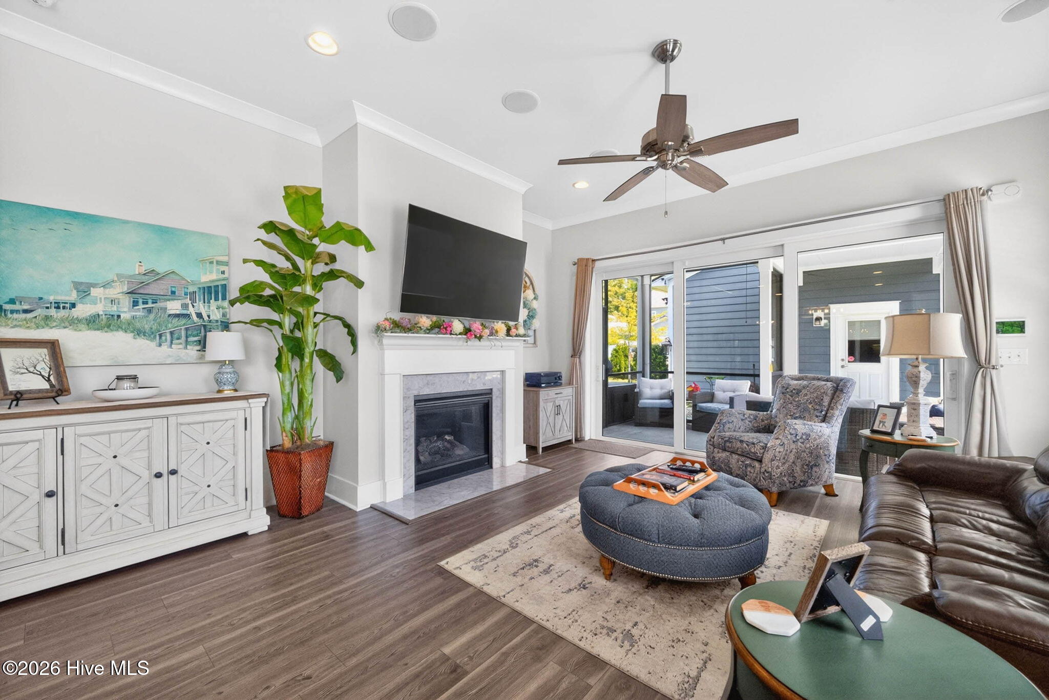 100567275 | Photo 29