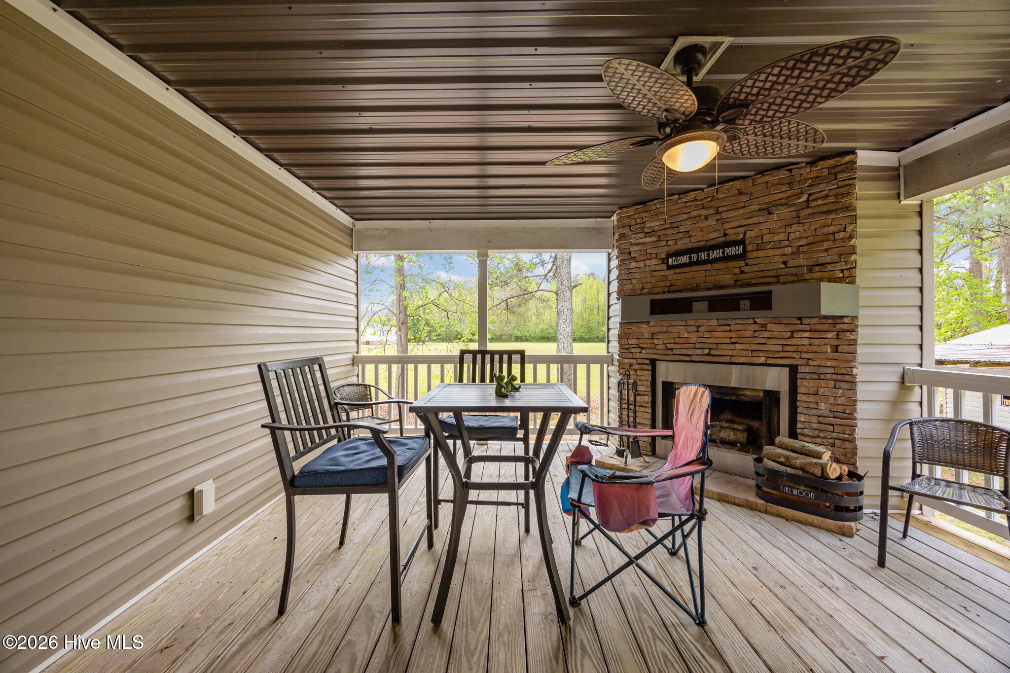 100566211 | Photo 37