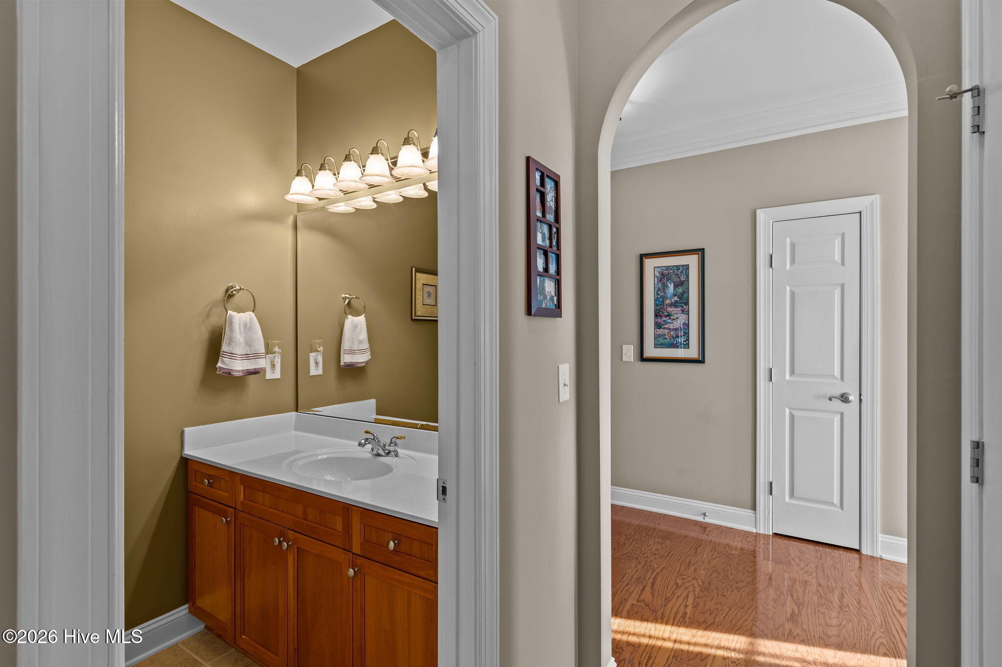 100548977 | Photo 26