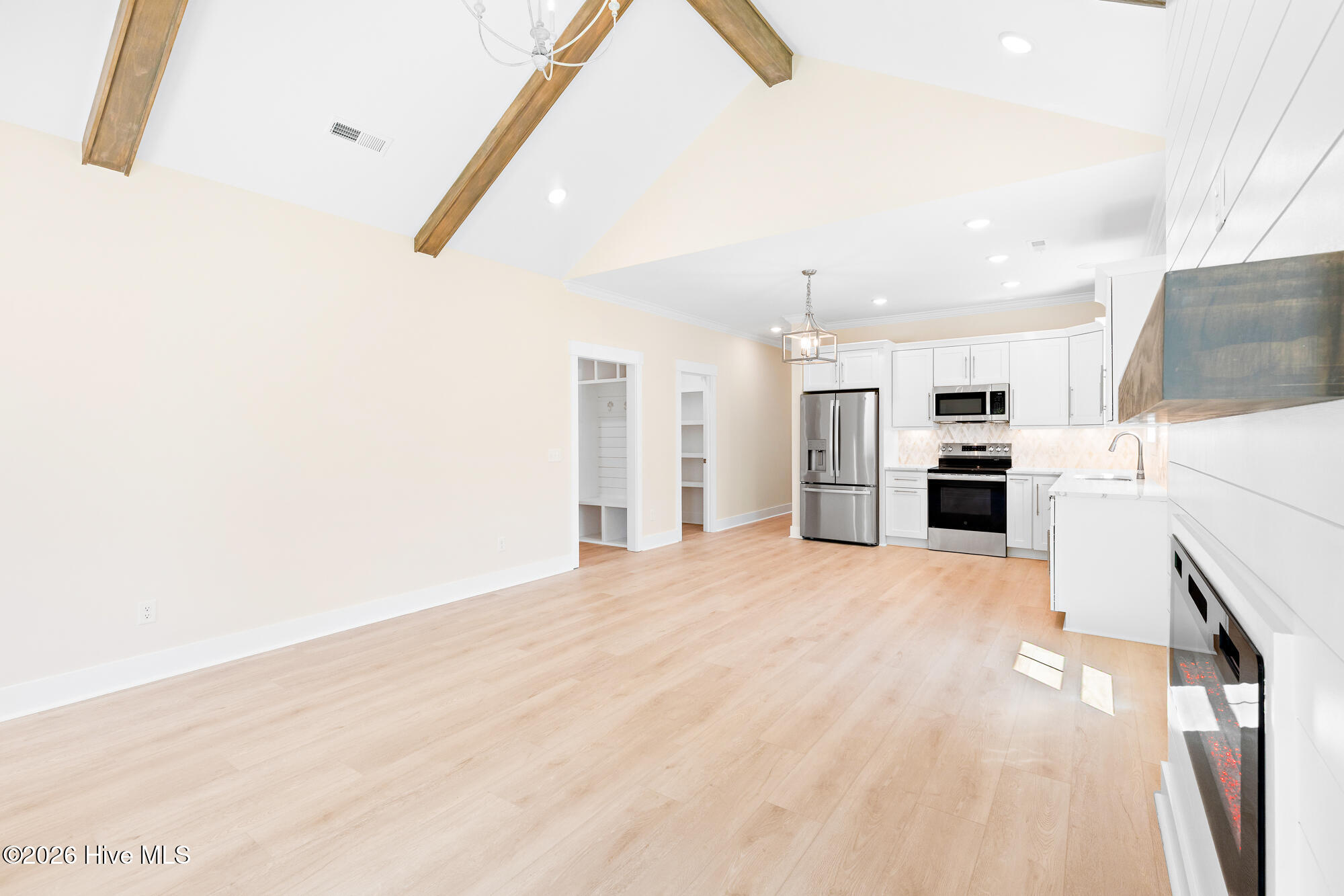 100565592 | Photo 12