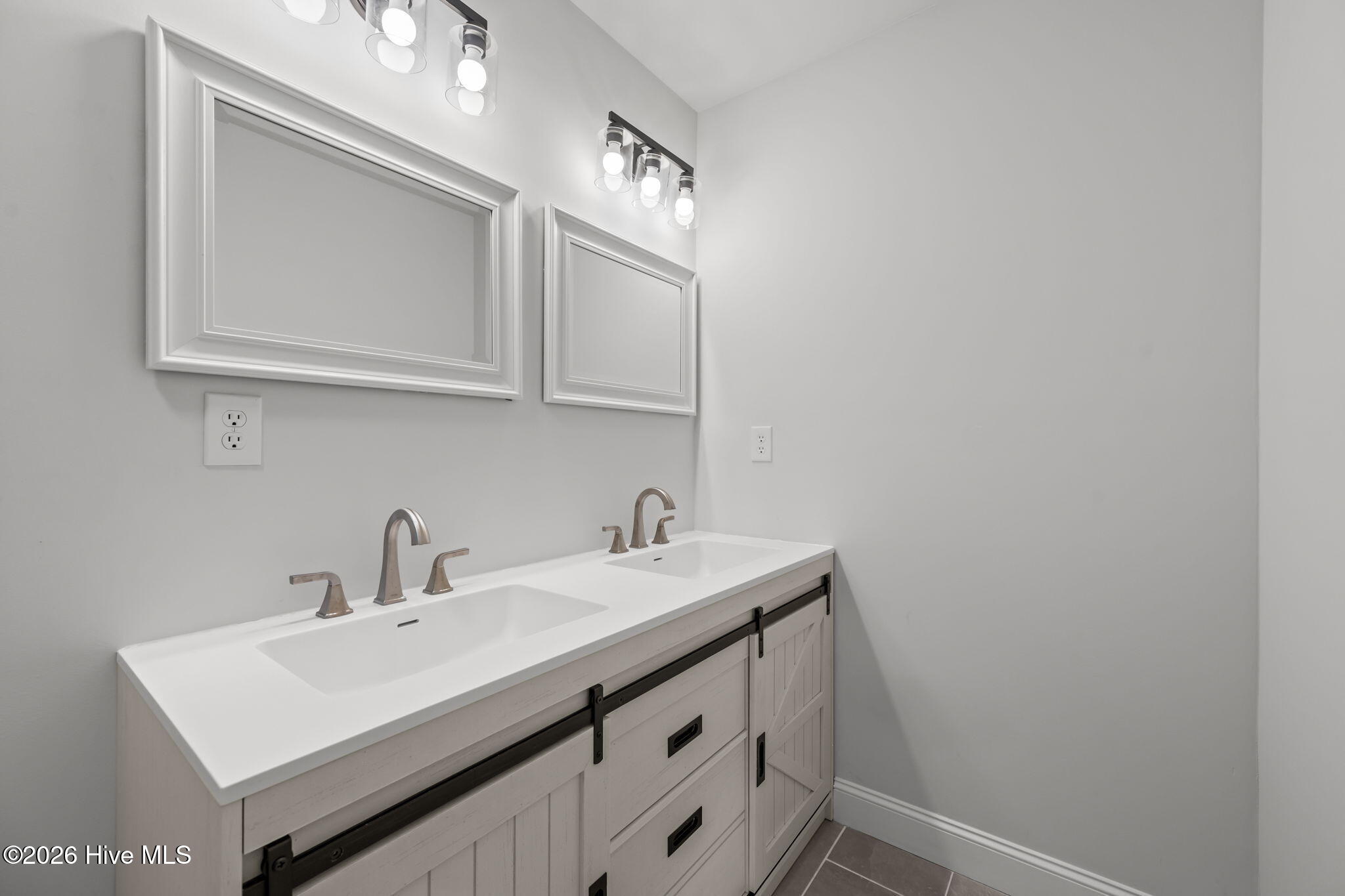 100505394 | Photo 28