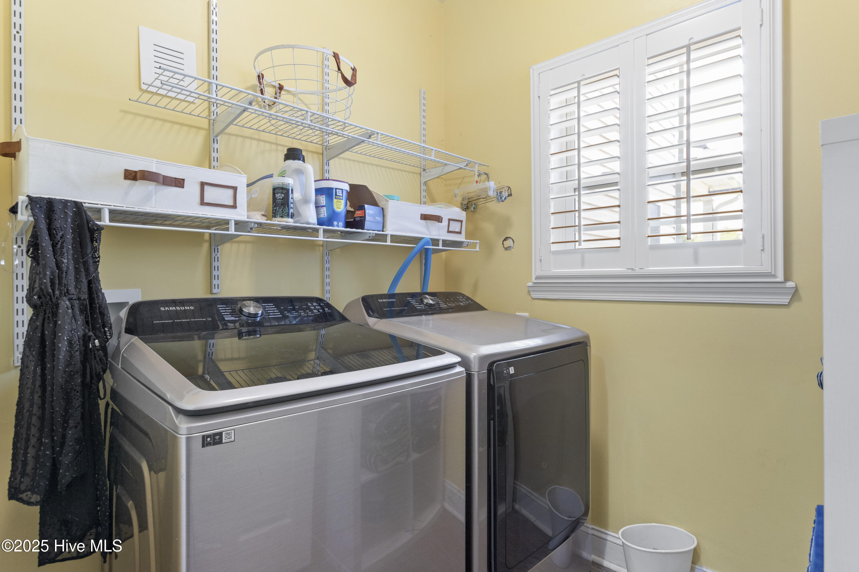 100540143 | Photo 23