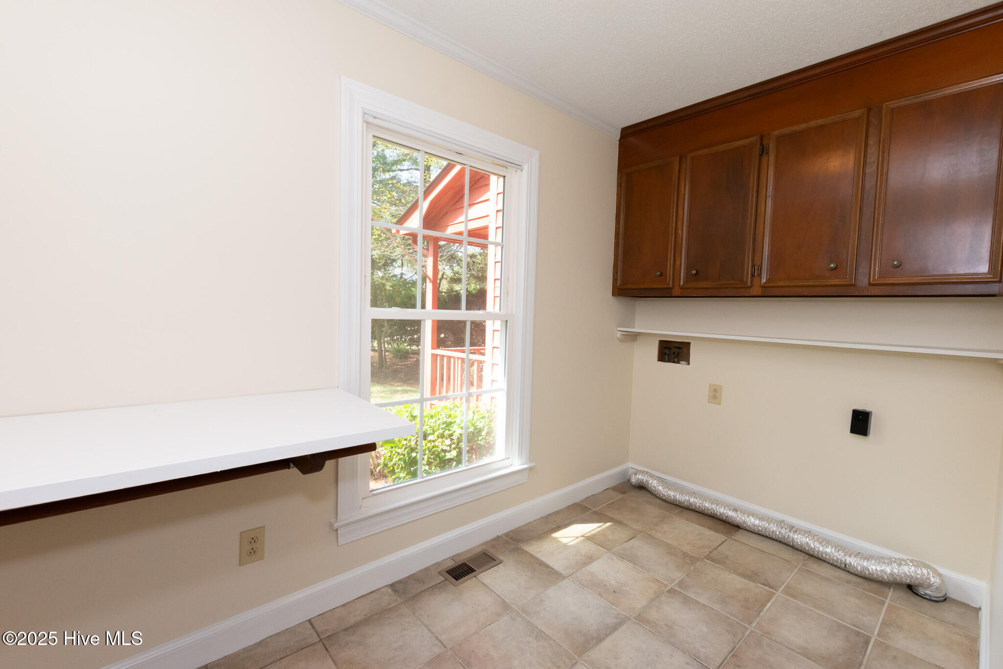 100506266 | Photo 36