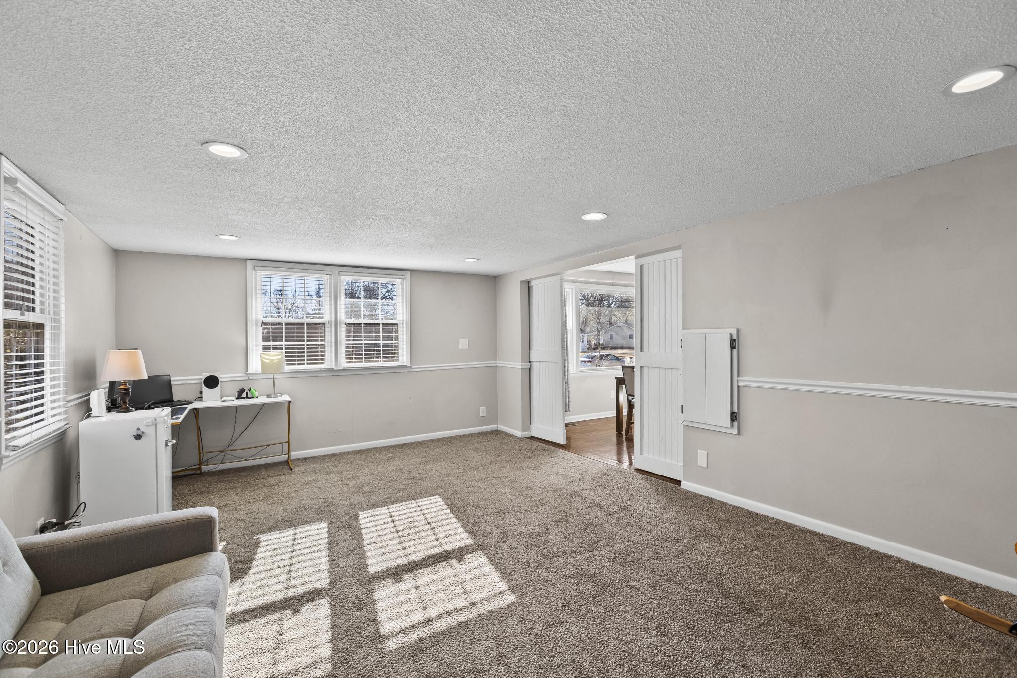 100553345 | Photo 16