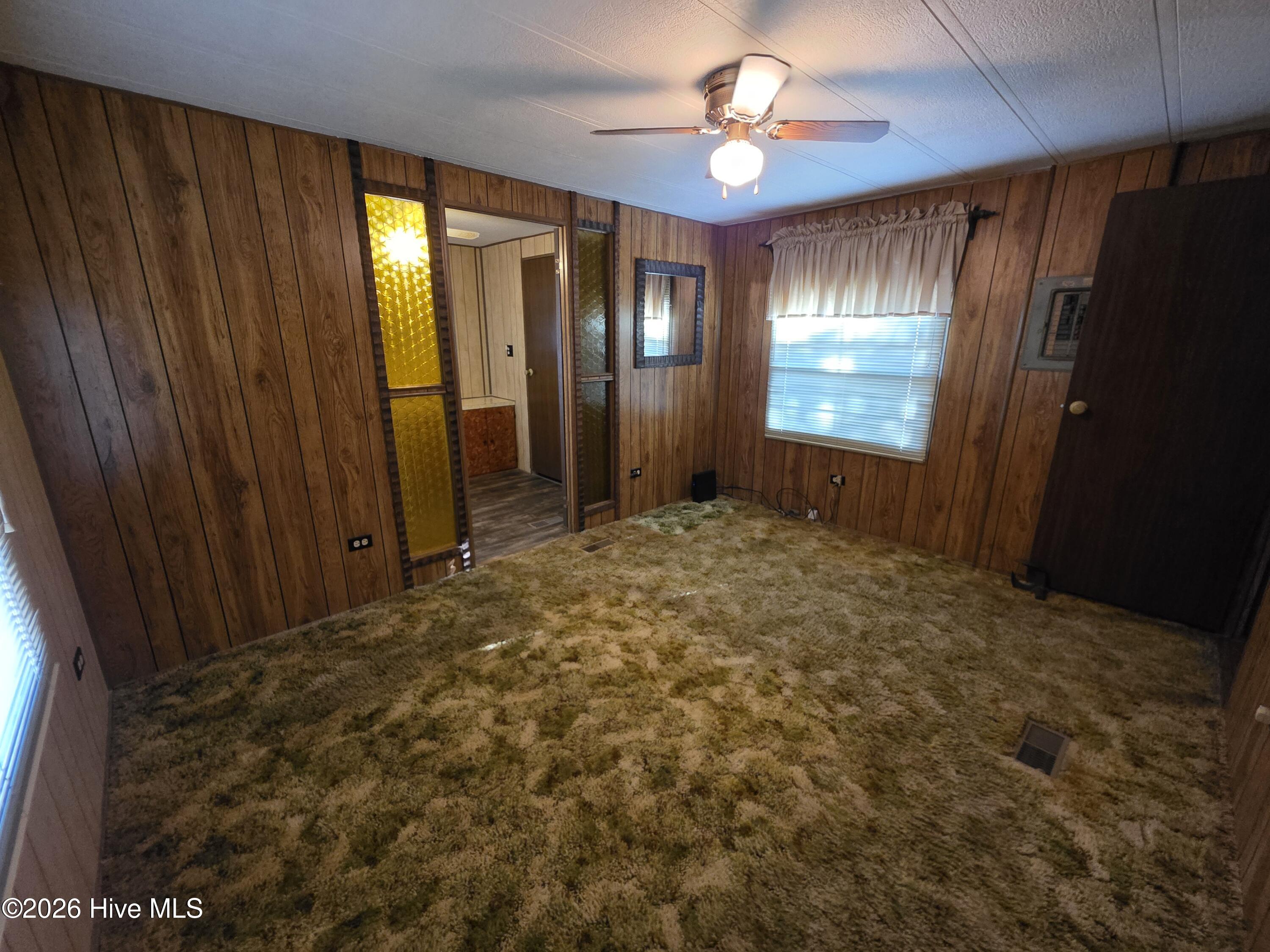 100552859 | Photo 11