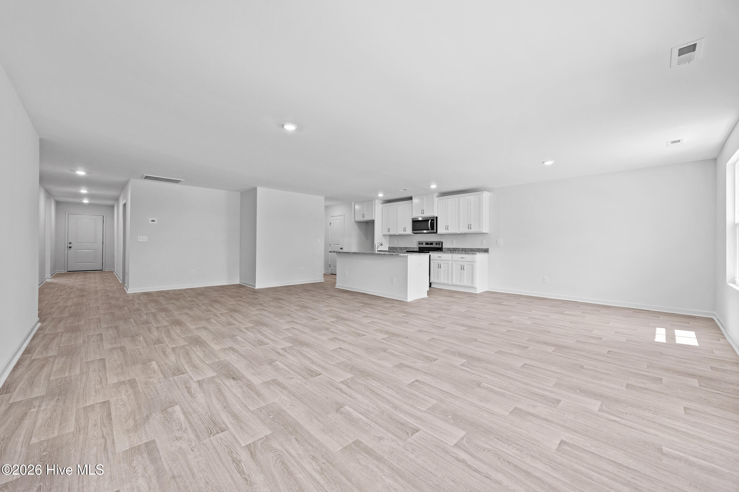 100570043 | Photo 16