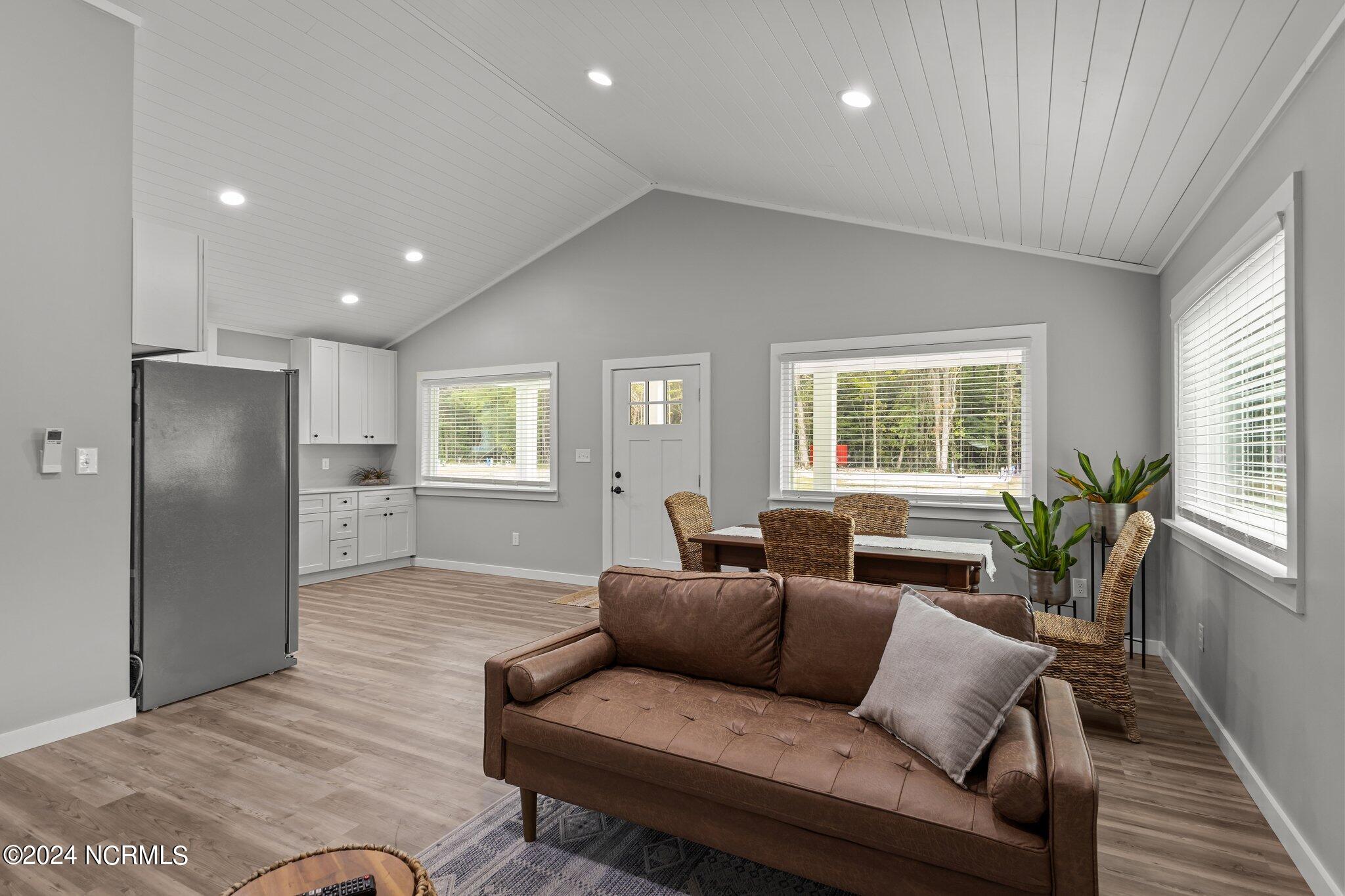 100530583 | Photo 15