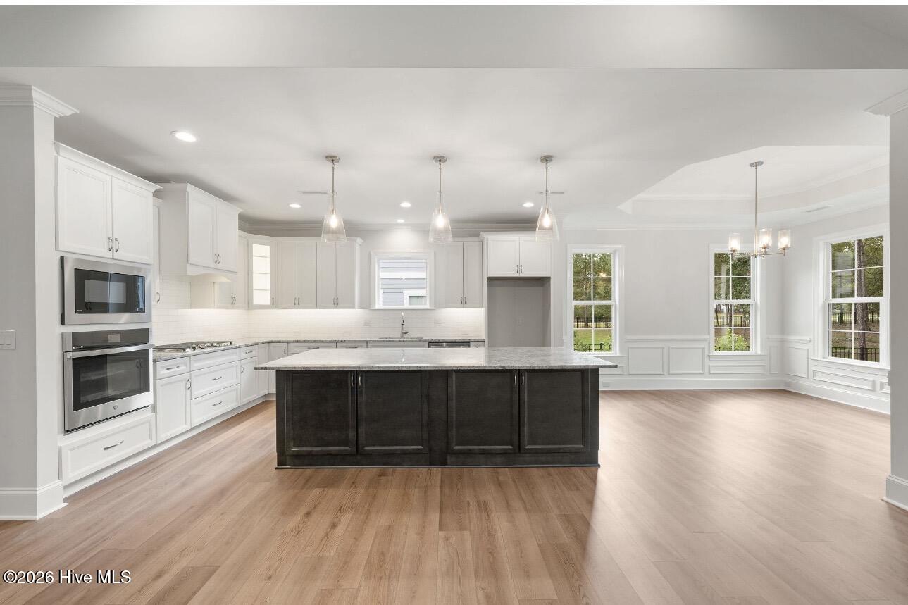 100556989 | Photo 13