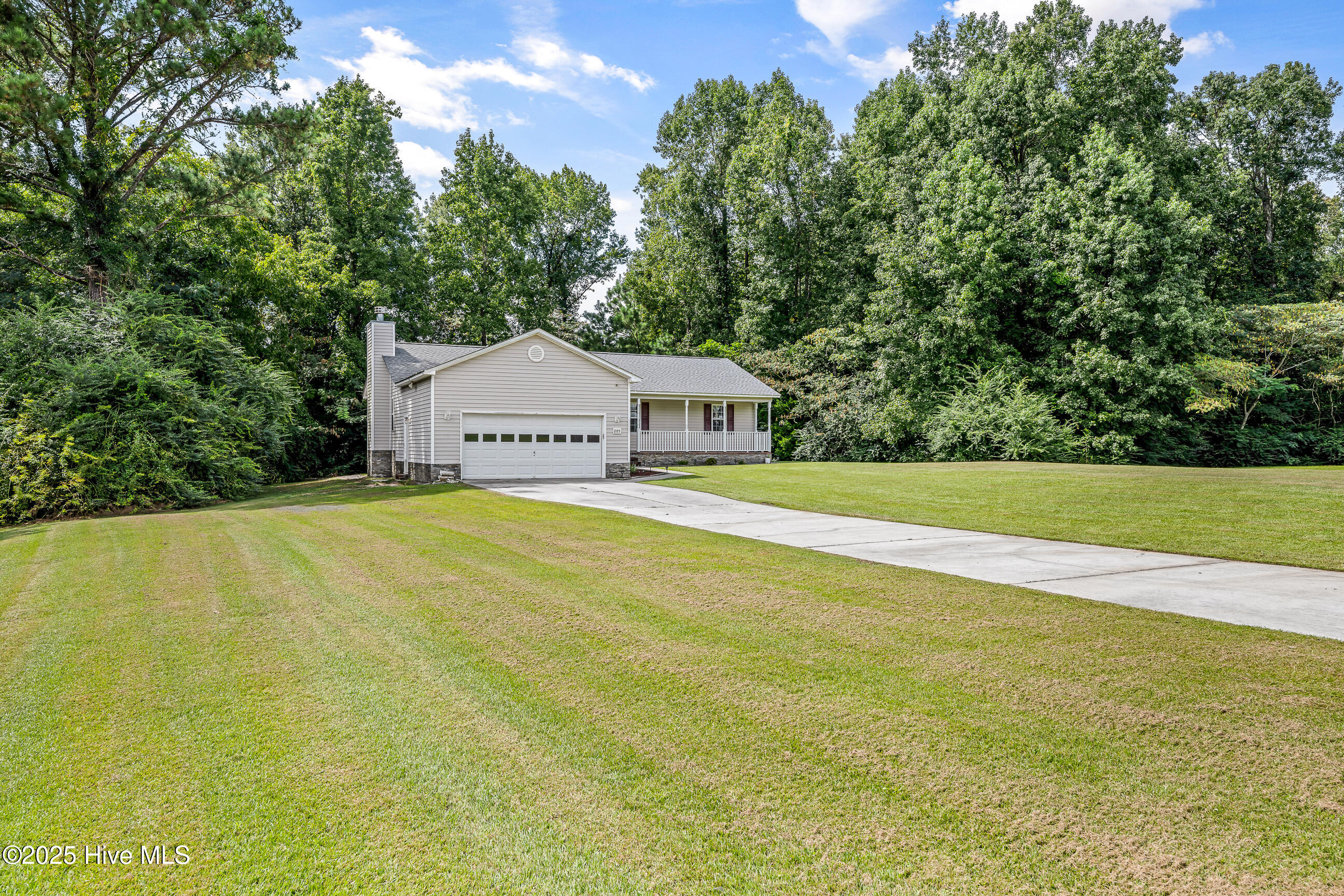205 Bishop Drive, Jacksonville, NC 28540 – photo 3: 03