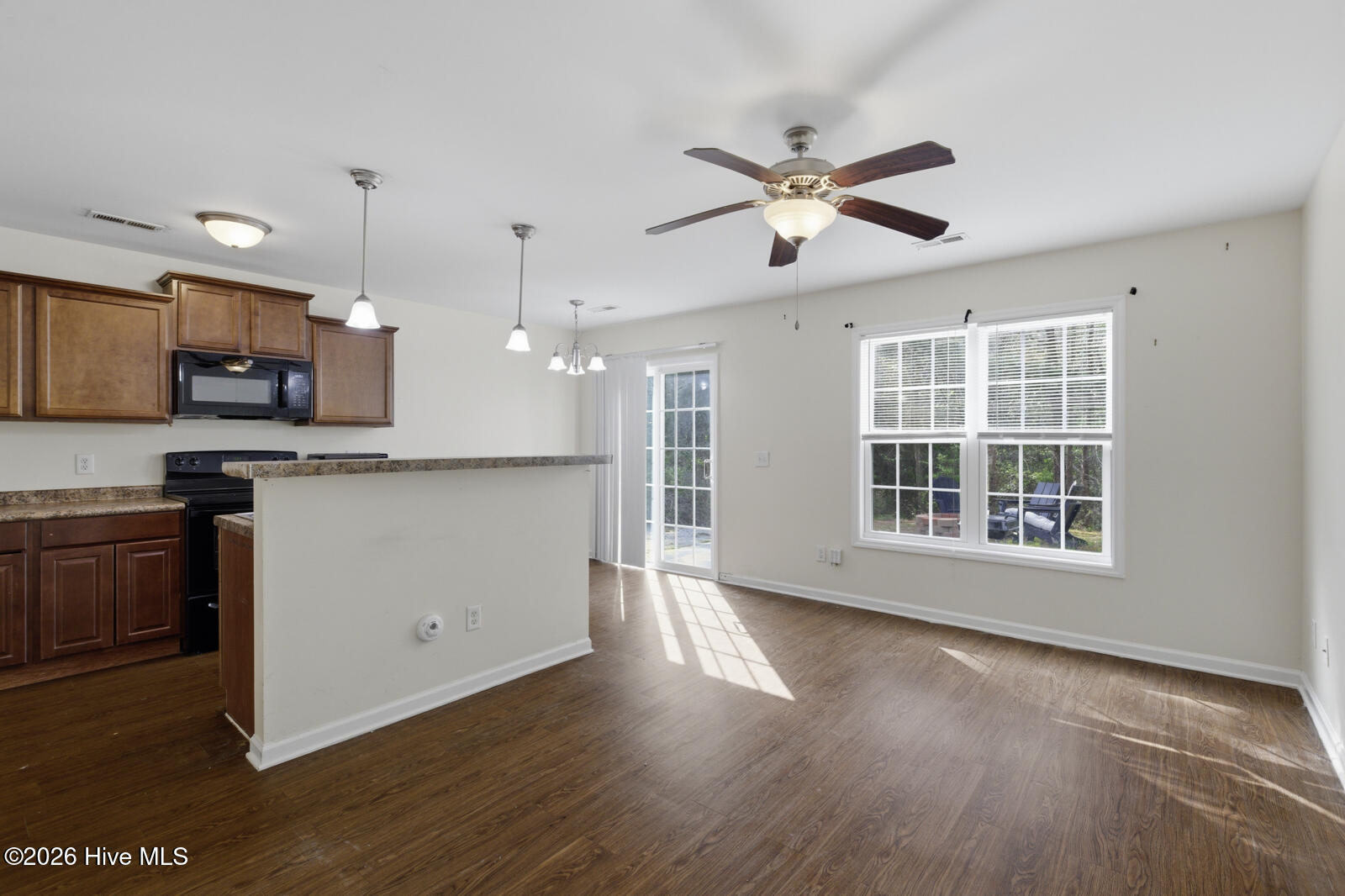 100564423 | Photo 11