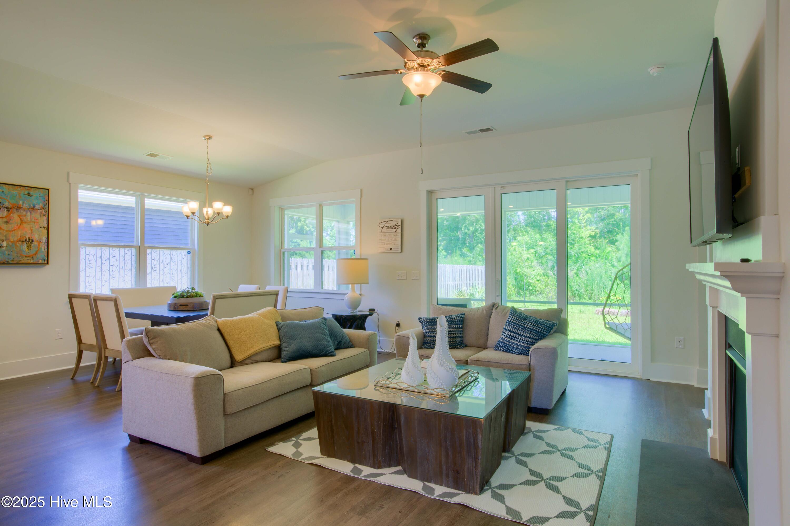 100564449 | Photo 13