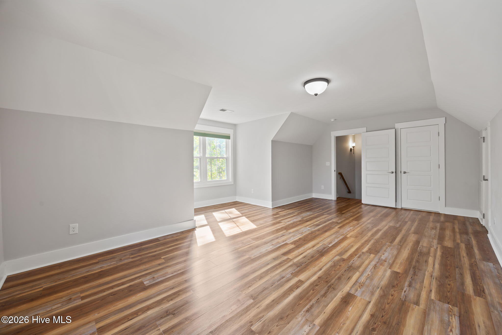 100568104 | Photo 40