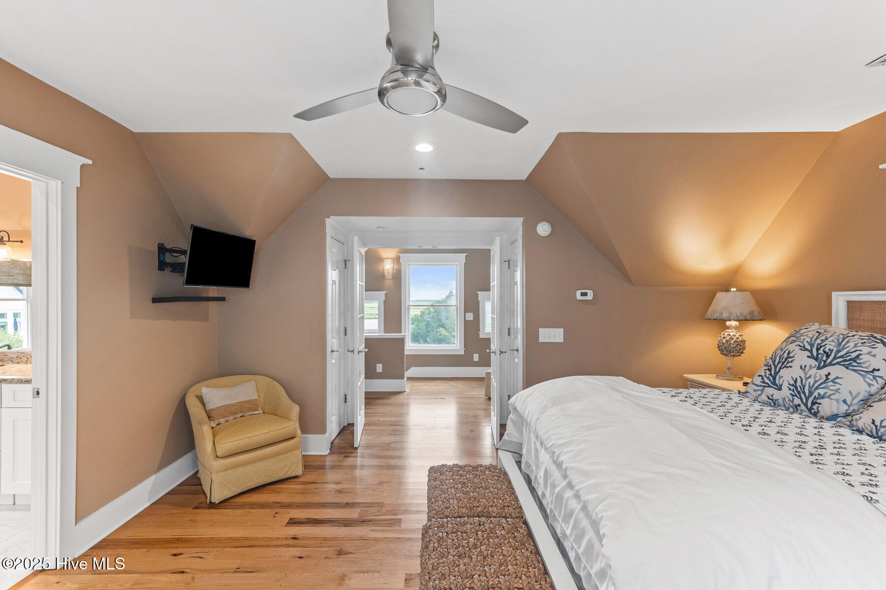 100521307 | Photo 29