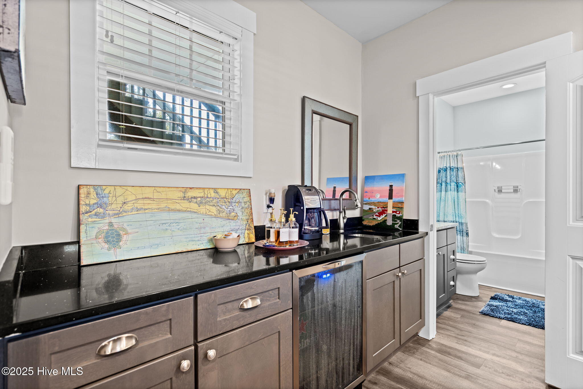 100521315 | Photo 33