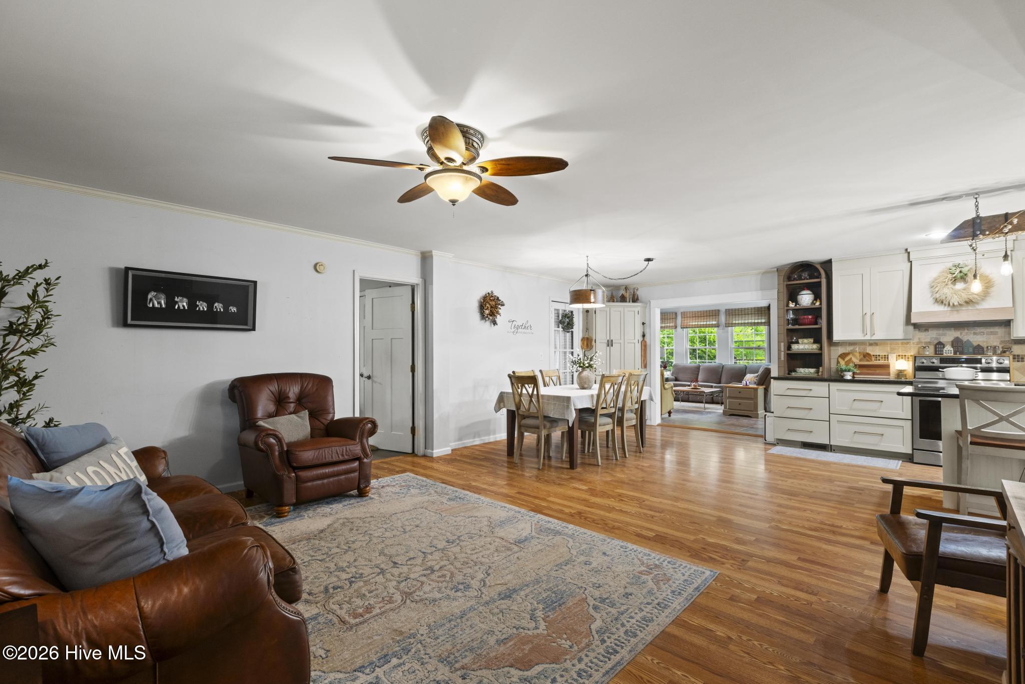 100569223 | Photo 18